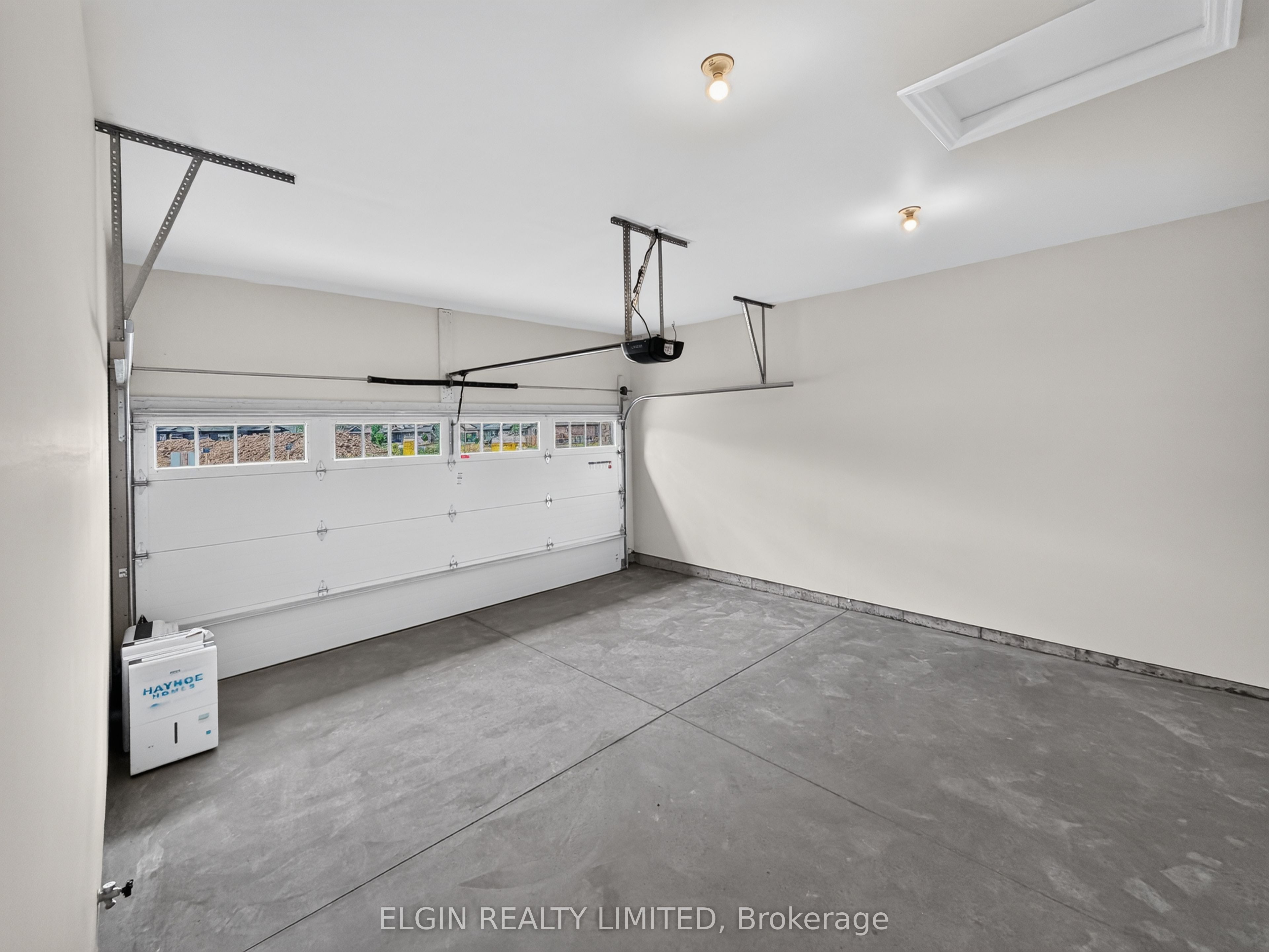 8 Thomas Court Property Photo 32