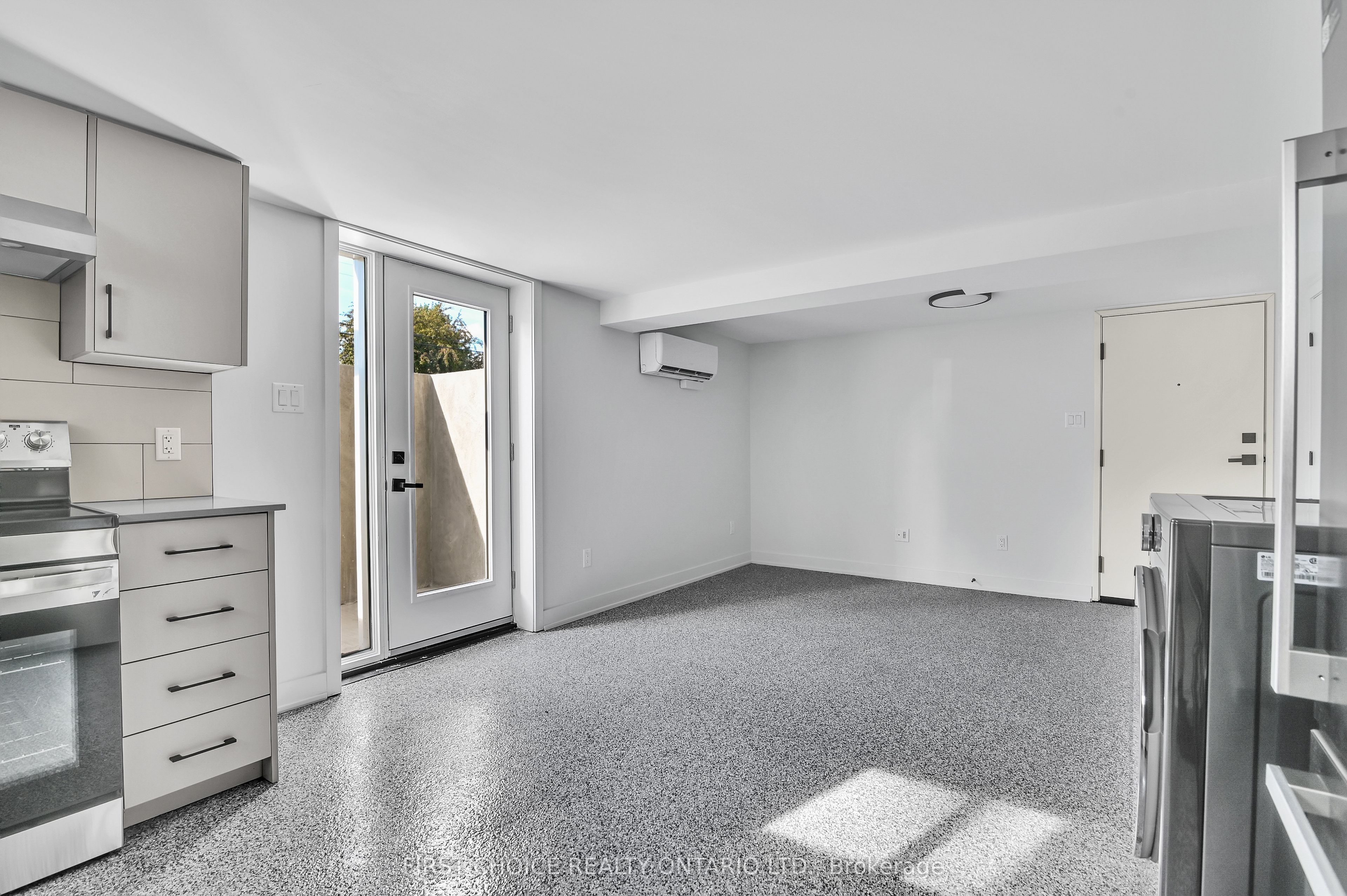 972 Dynes Road 2 Property Photo 8