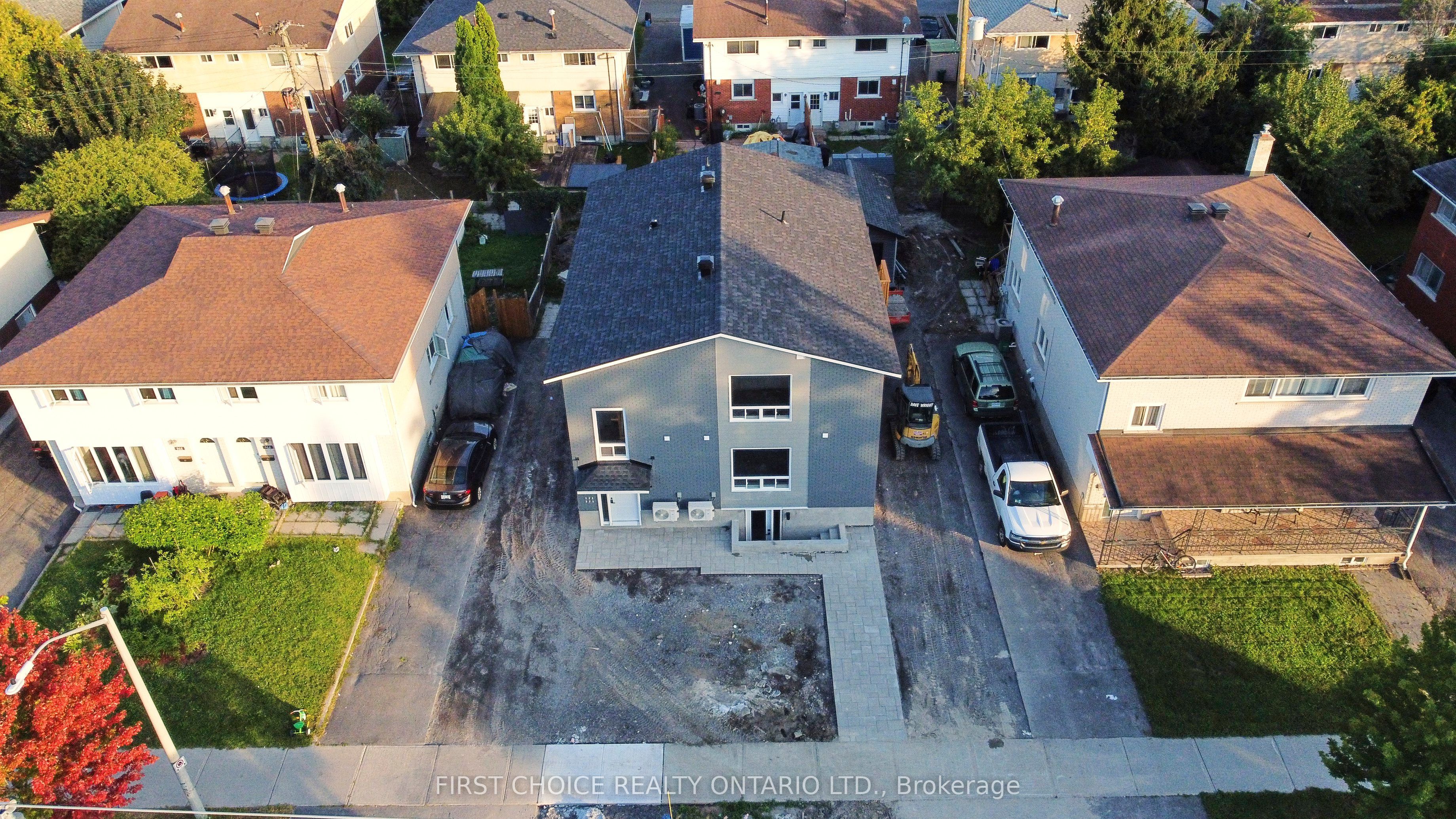 972 Dynes Road Property Photo 3