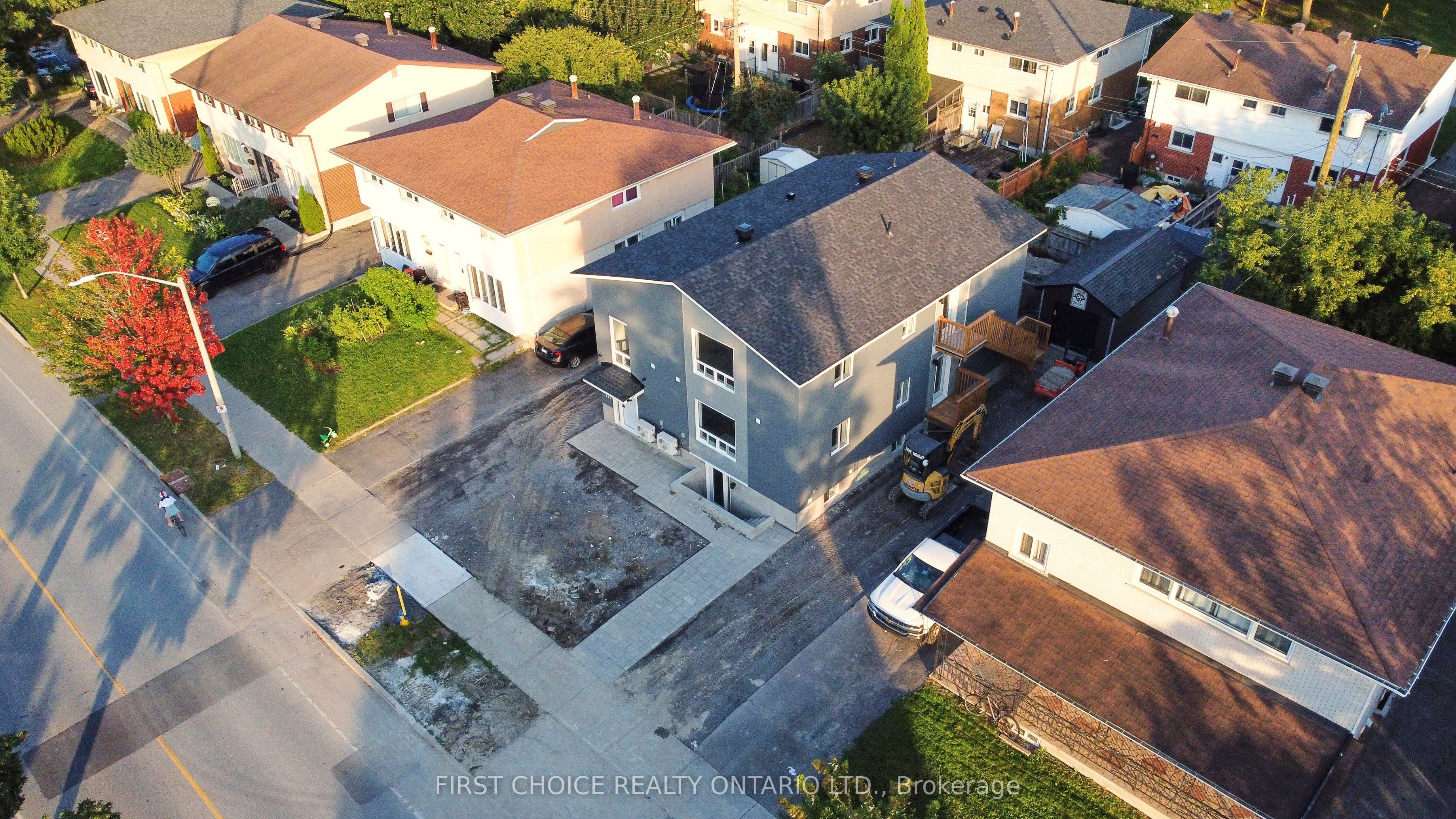 972 Dynes Road Property Photo 4