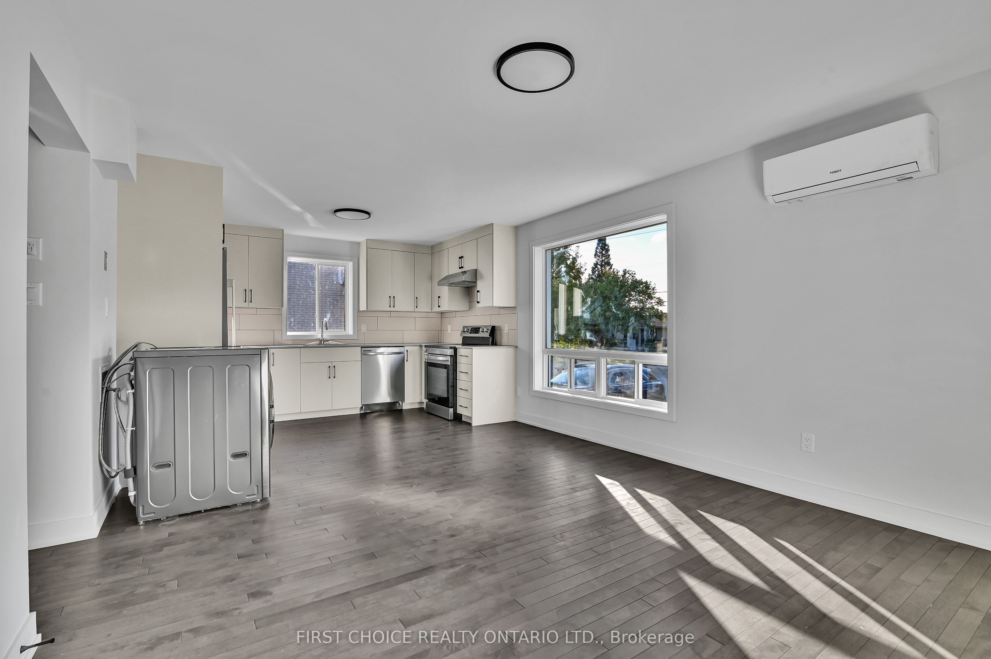 972 Dynes Road Property Photo 7