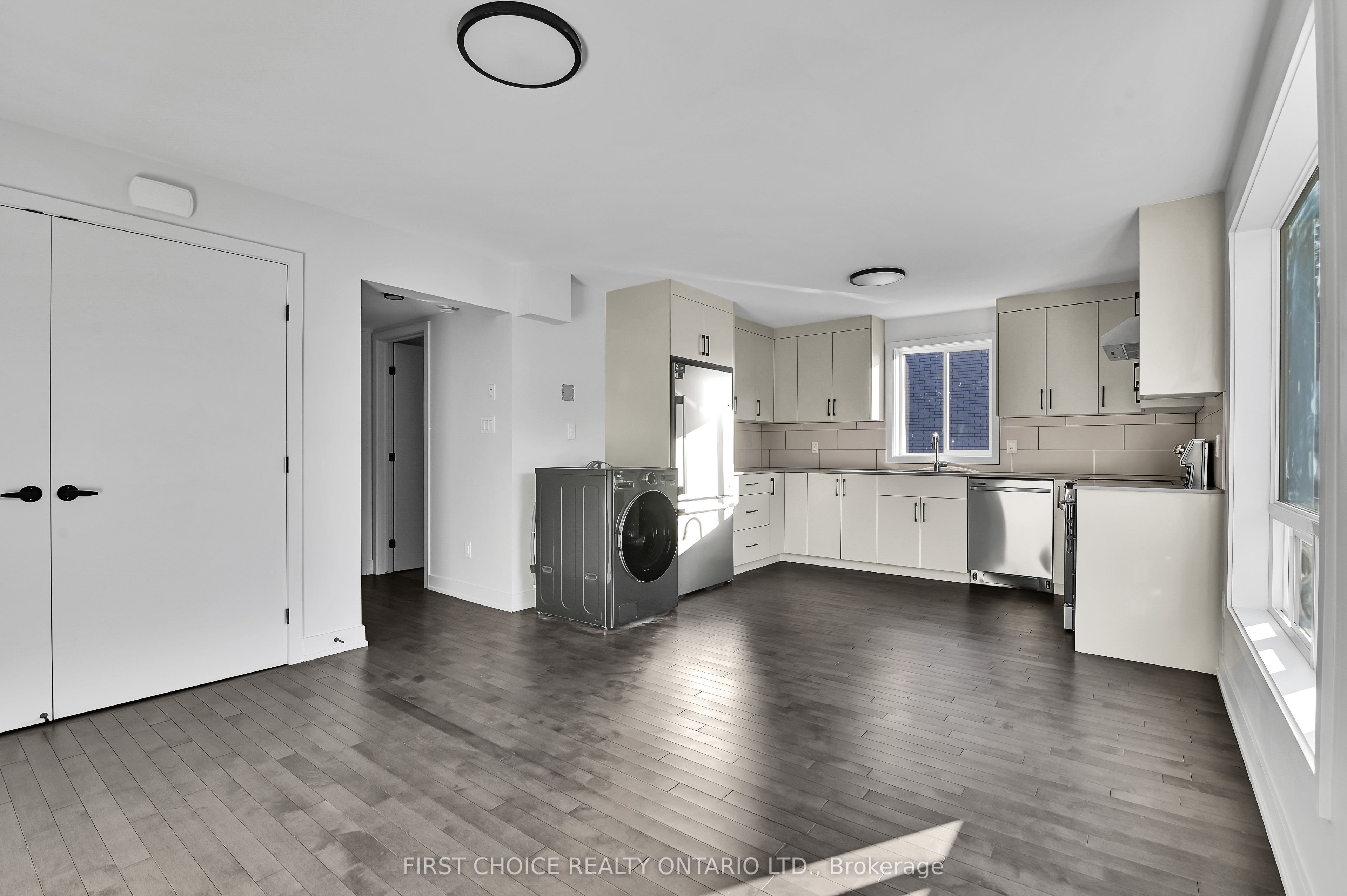 972 Dynes Road Property Photo 8
