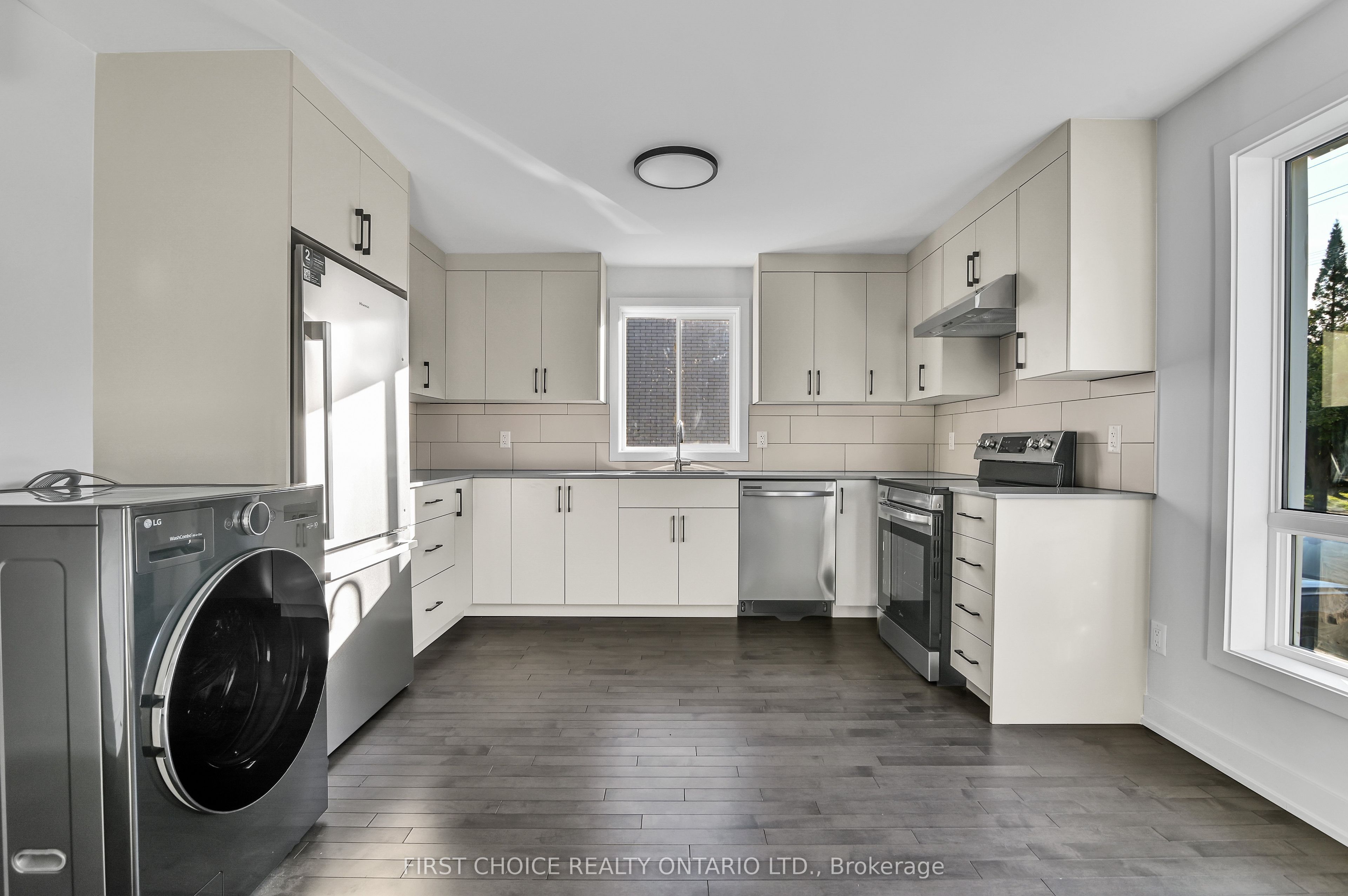 972 Dynes Road Property Photo 10