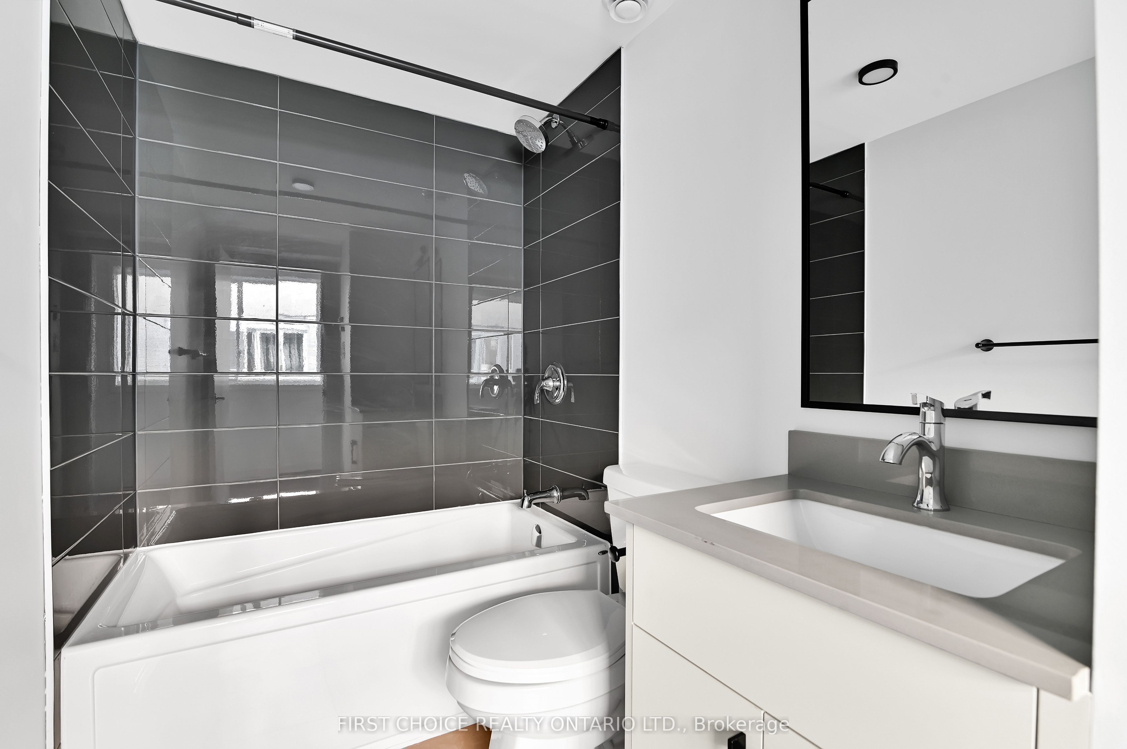 972 Dynes Road Property Photo 17