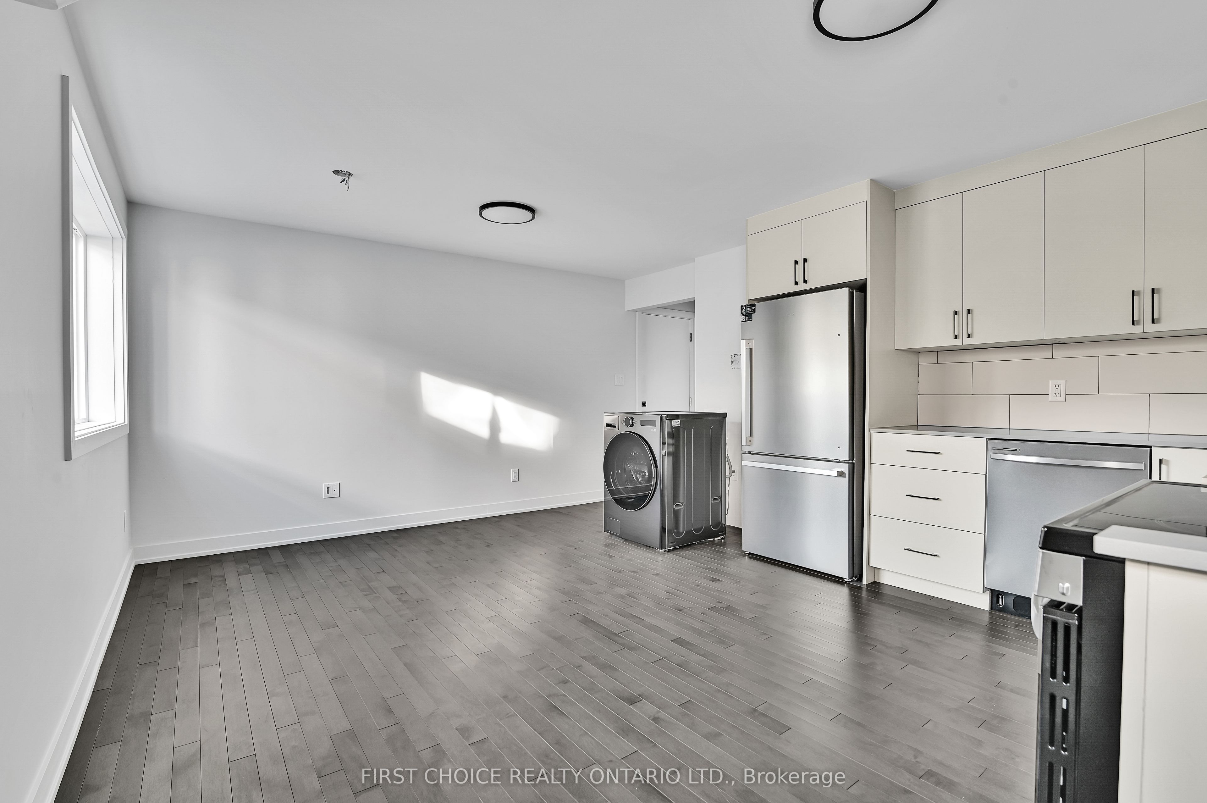 972 Dynes Road Property Photo 18