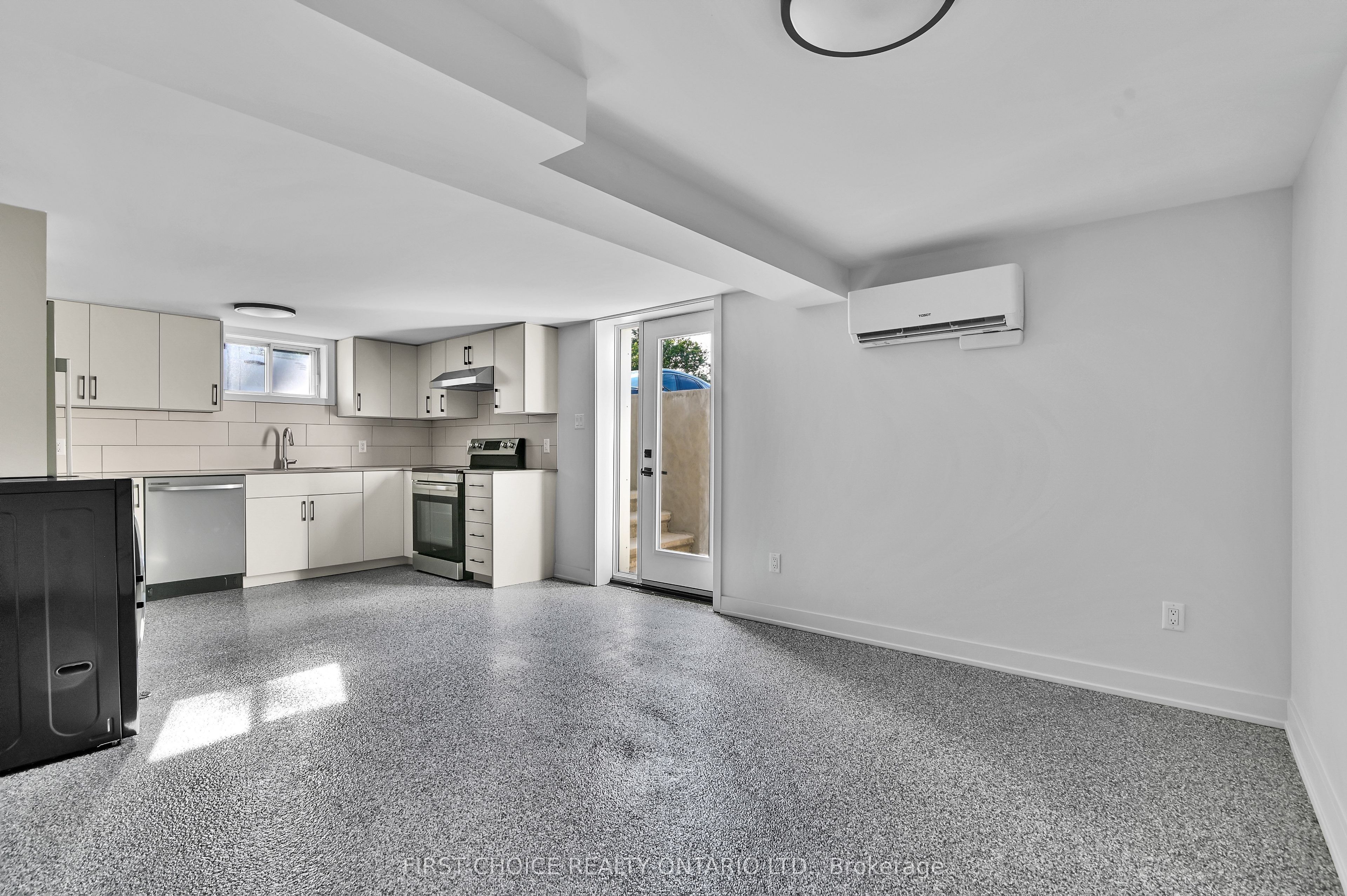 972 Dynes Road Property Photo 34