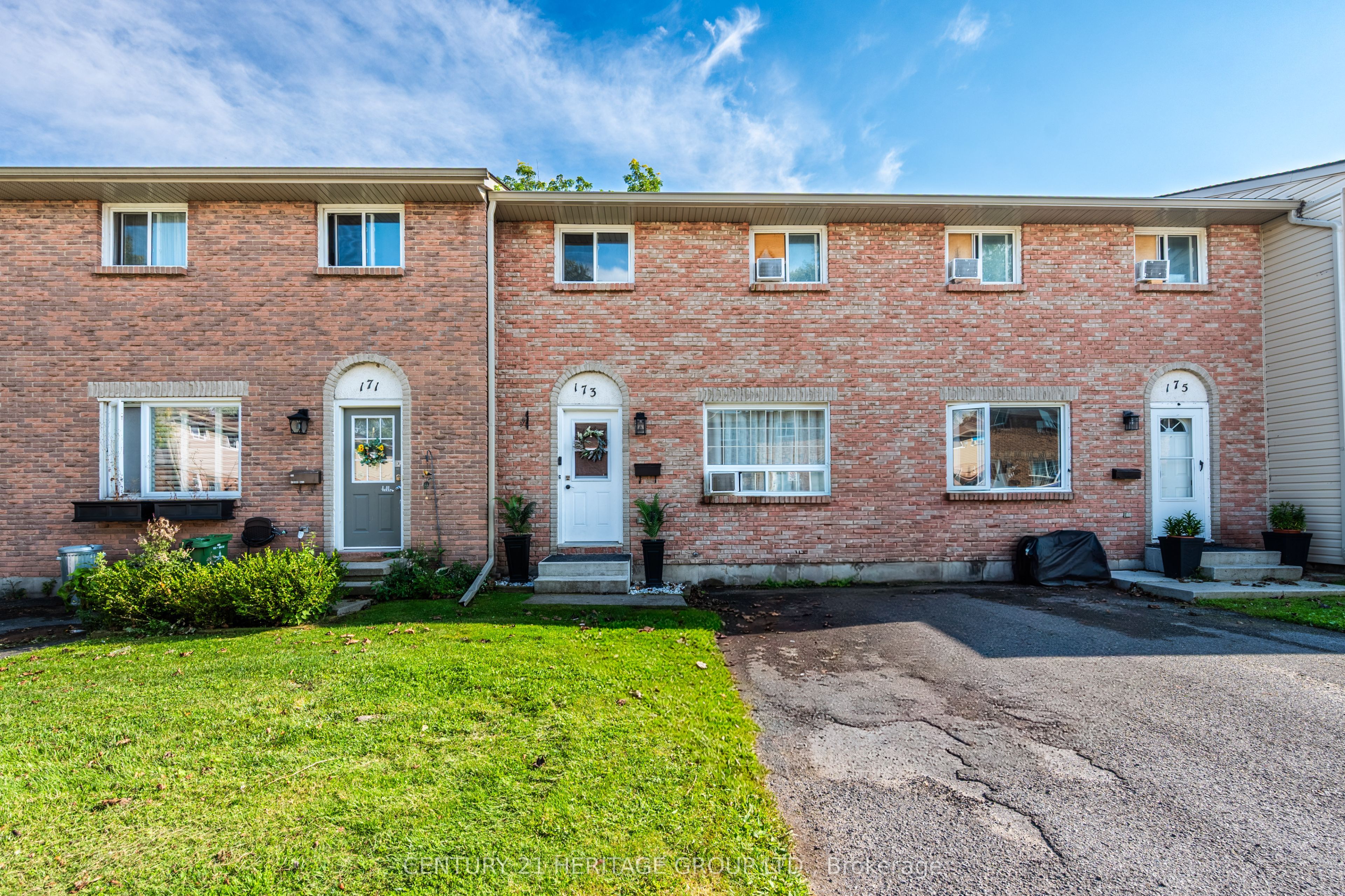 173 Rosemund Crescent Property Photo 2