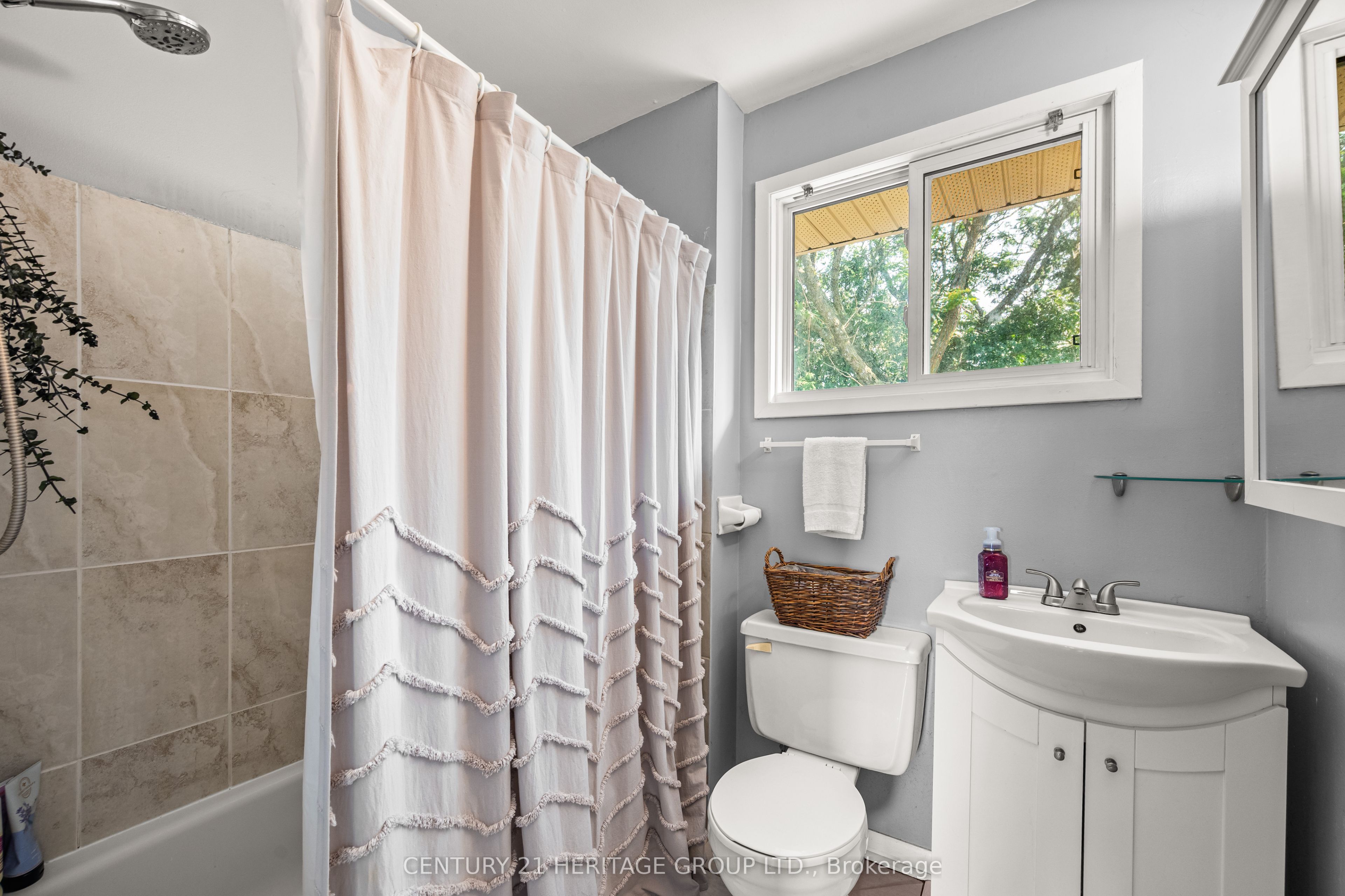 173 Rosemund Crescent Property Photo 18