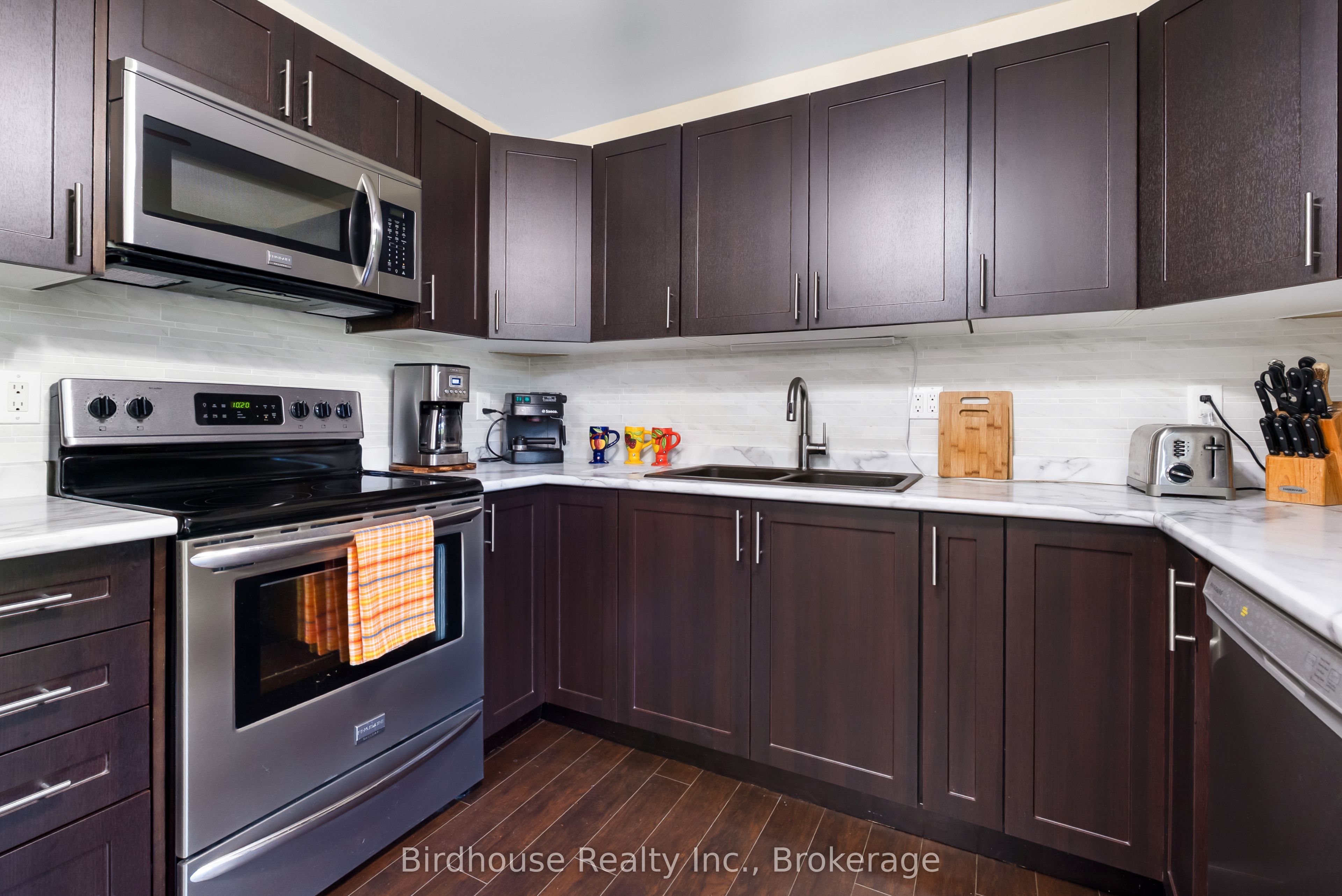 46 Riverside Drive Property Photo 11