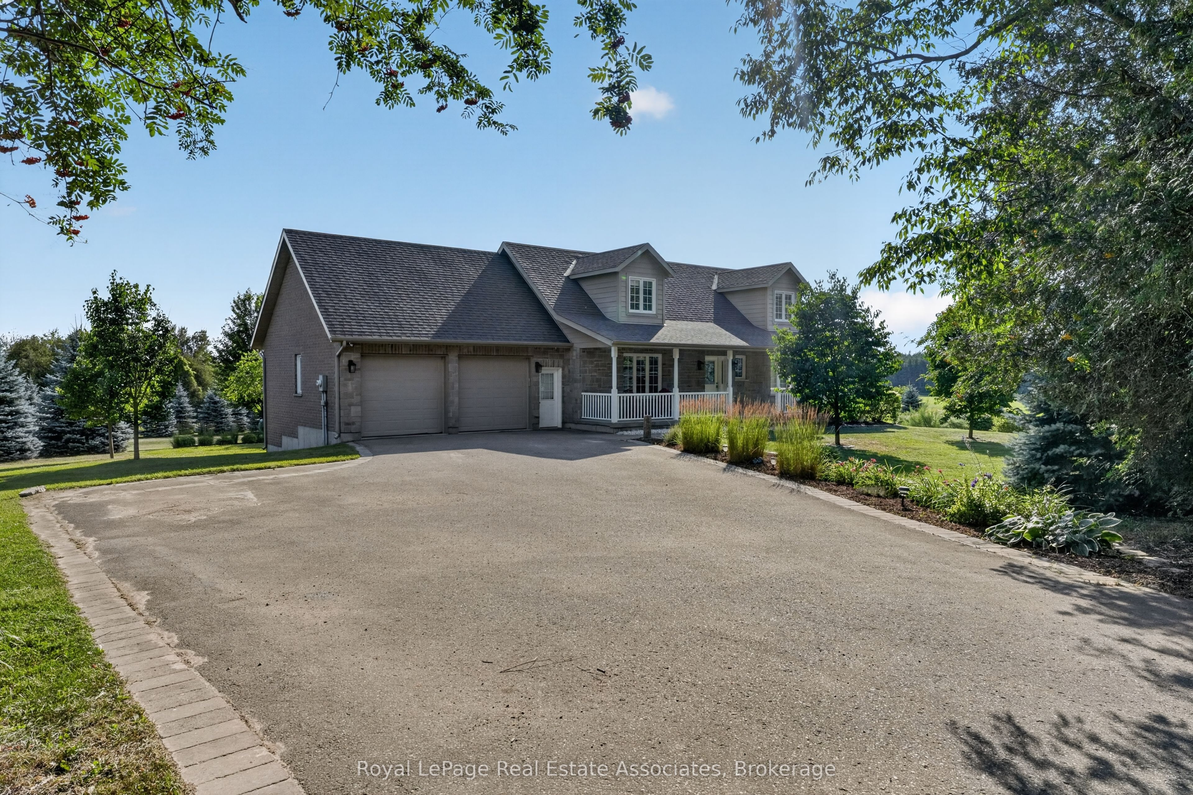 5767 Tenth Line Property Photo 1