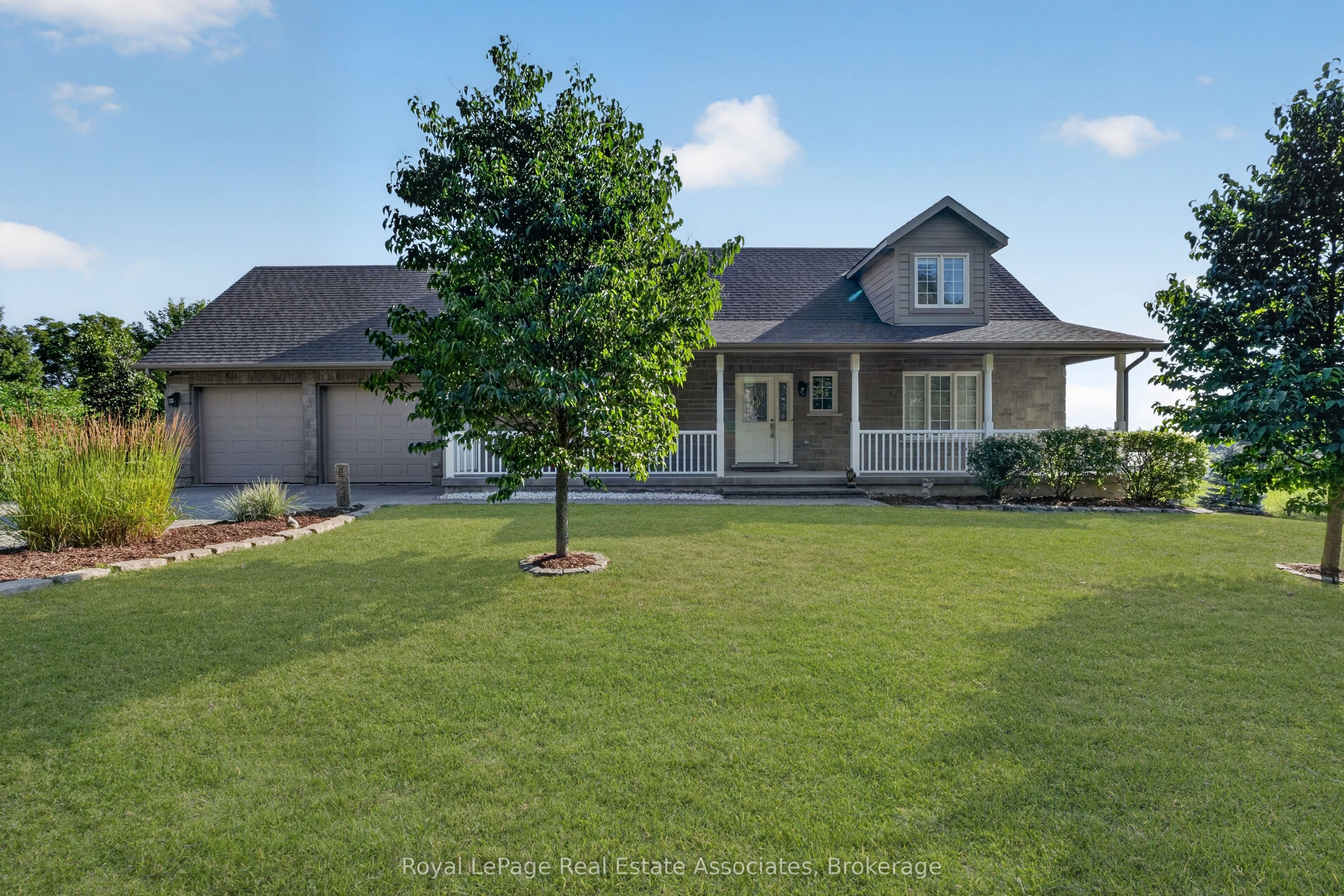 5767 Tenth Line Property Photo 2