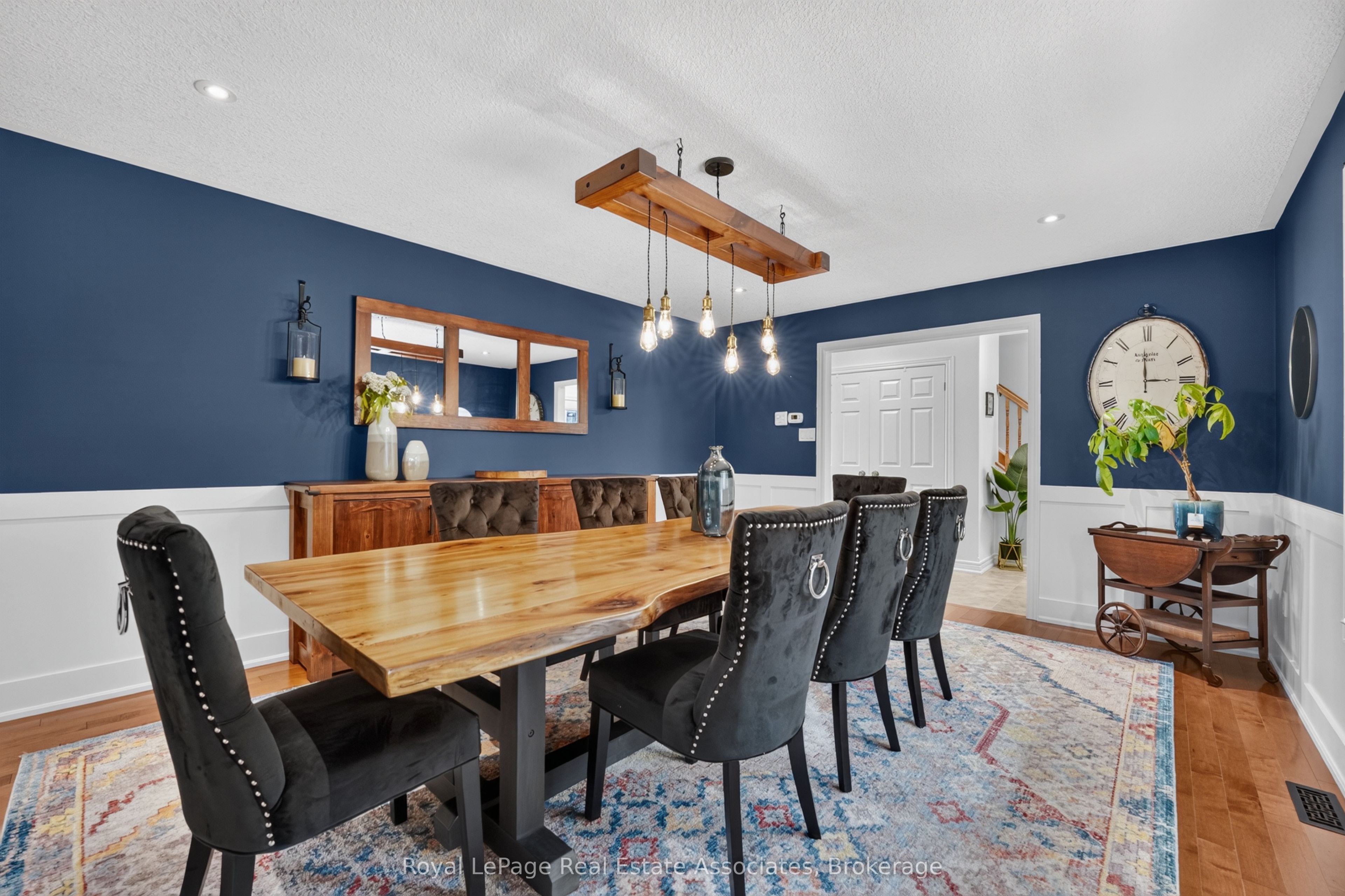 5767 Tenth Line Property Photo 8
