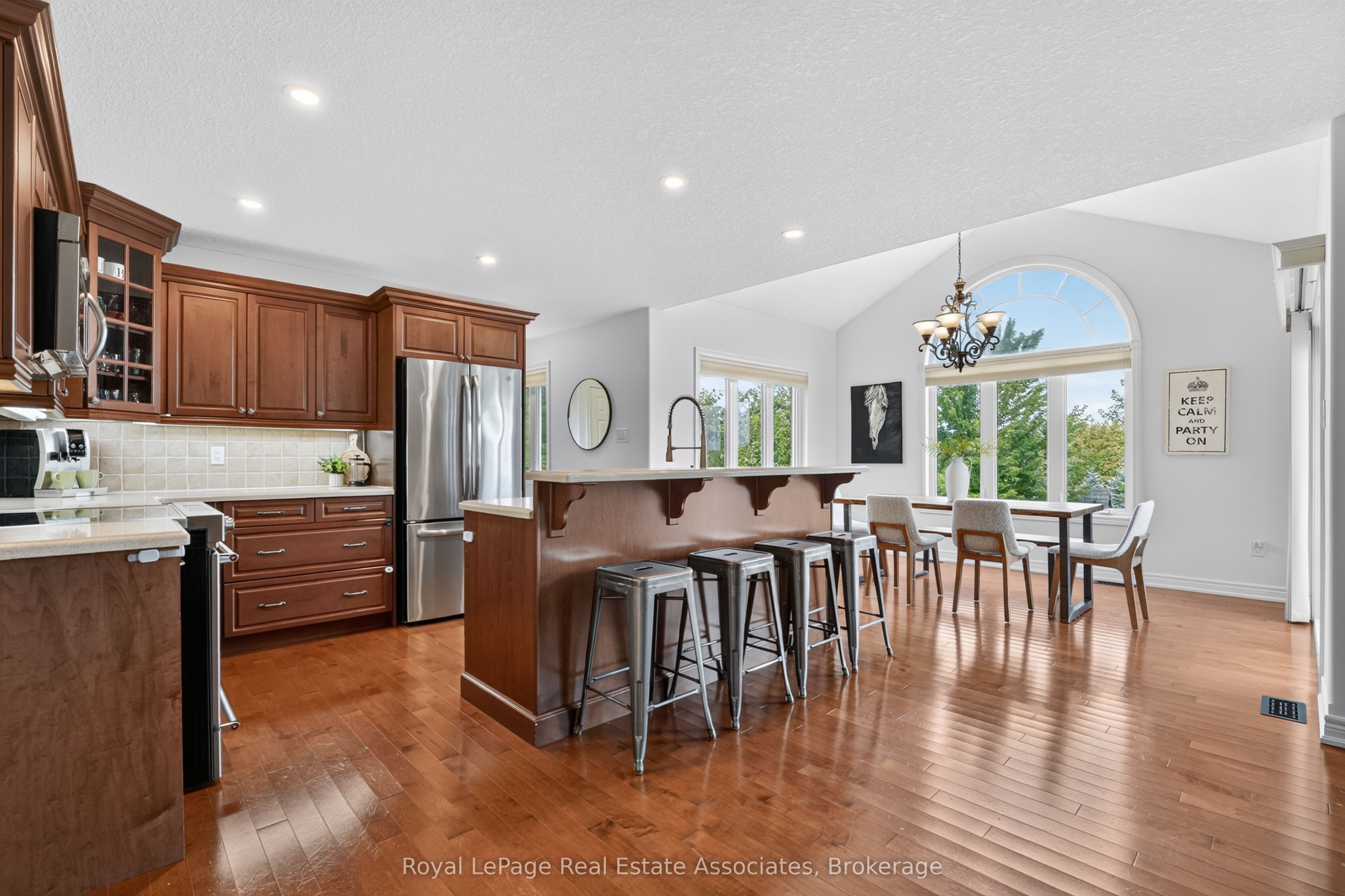 5767 Tenth Line Property Photo 9