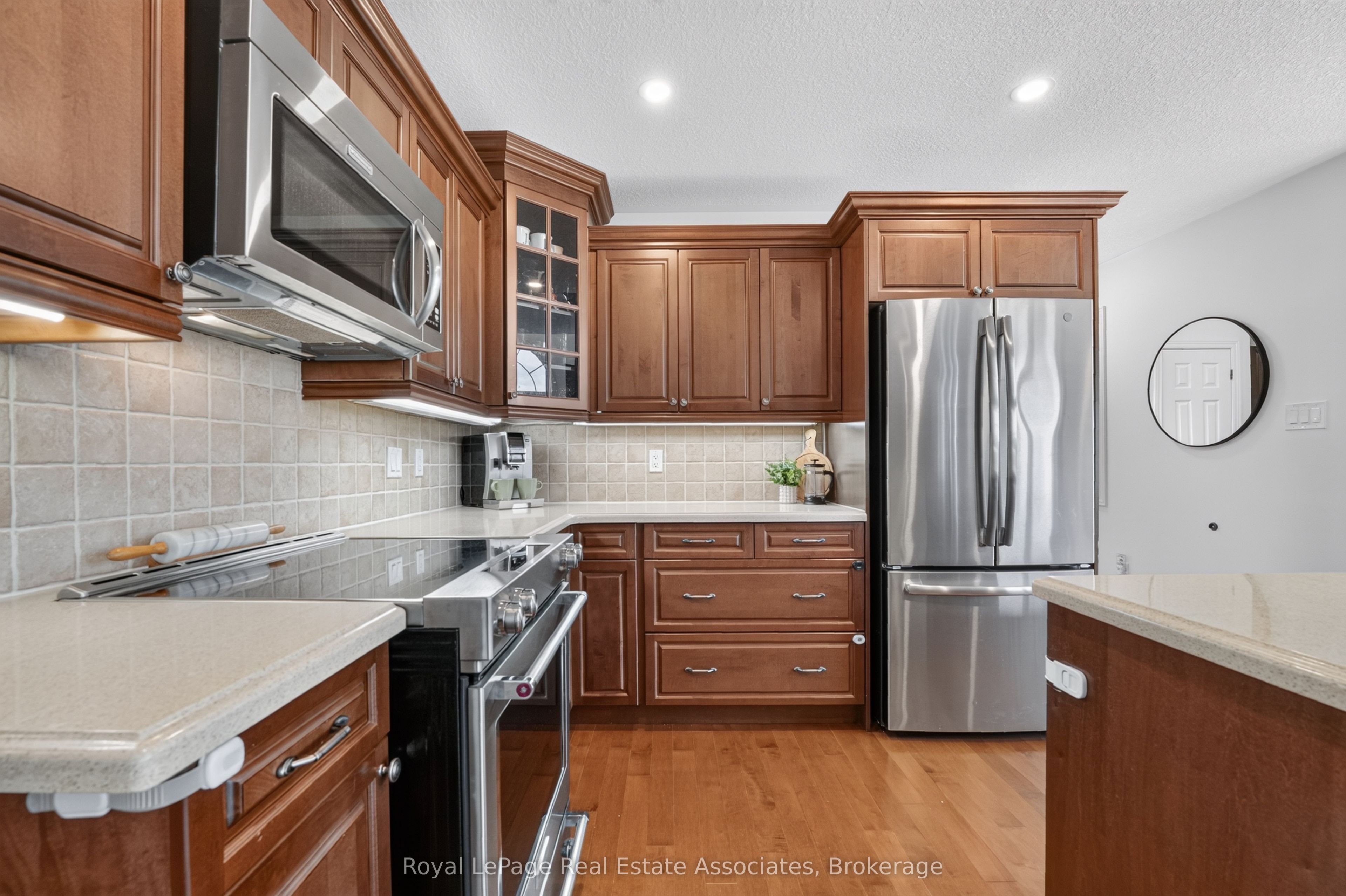 5767 Tenth Line Property Photo 10