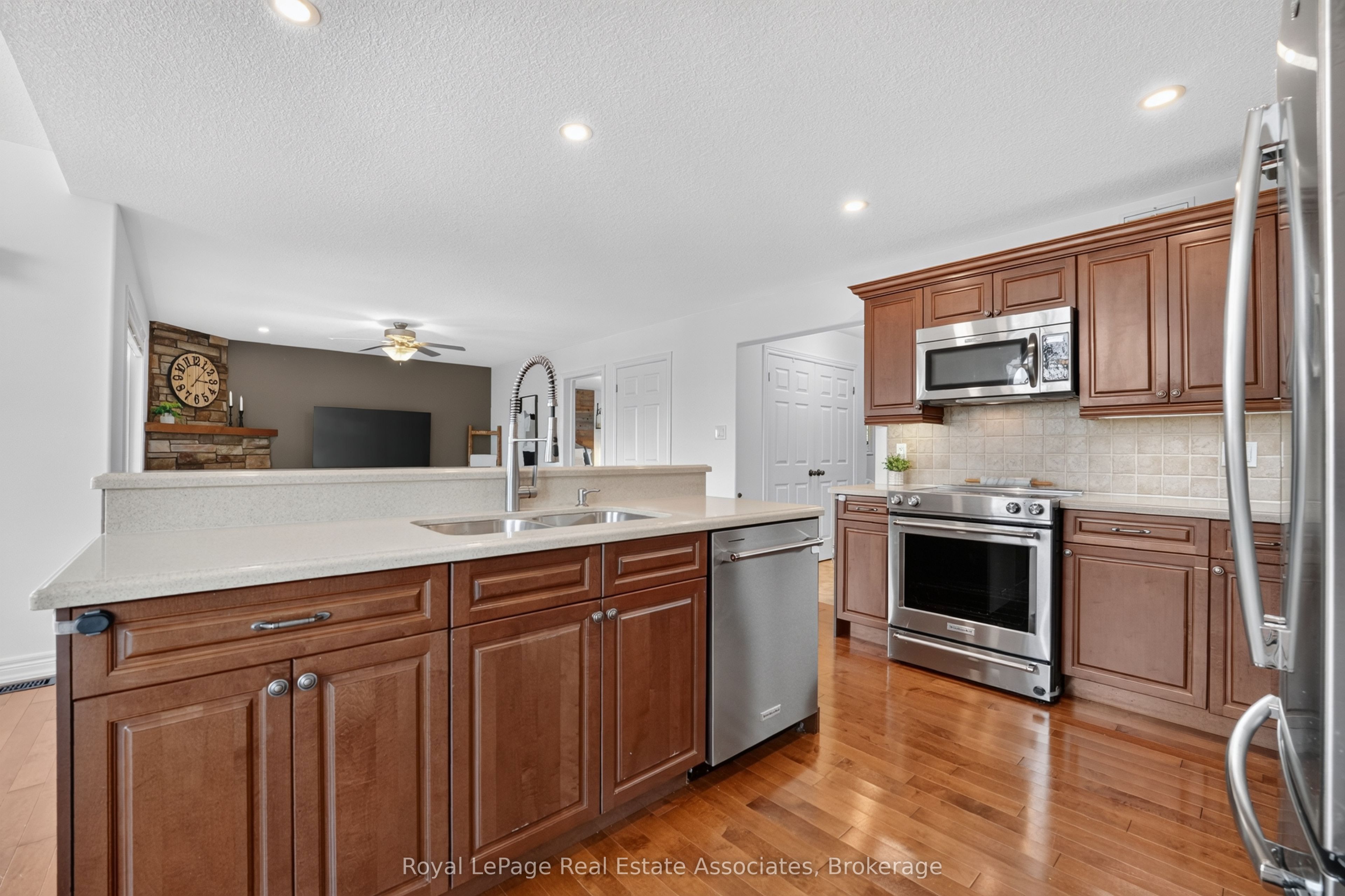 5767 Tenth Line Property Photo 11