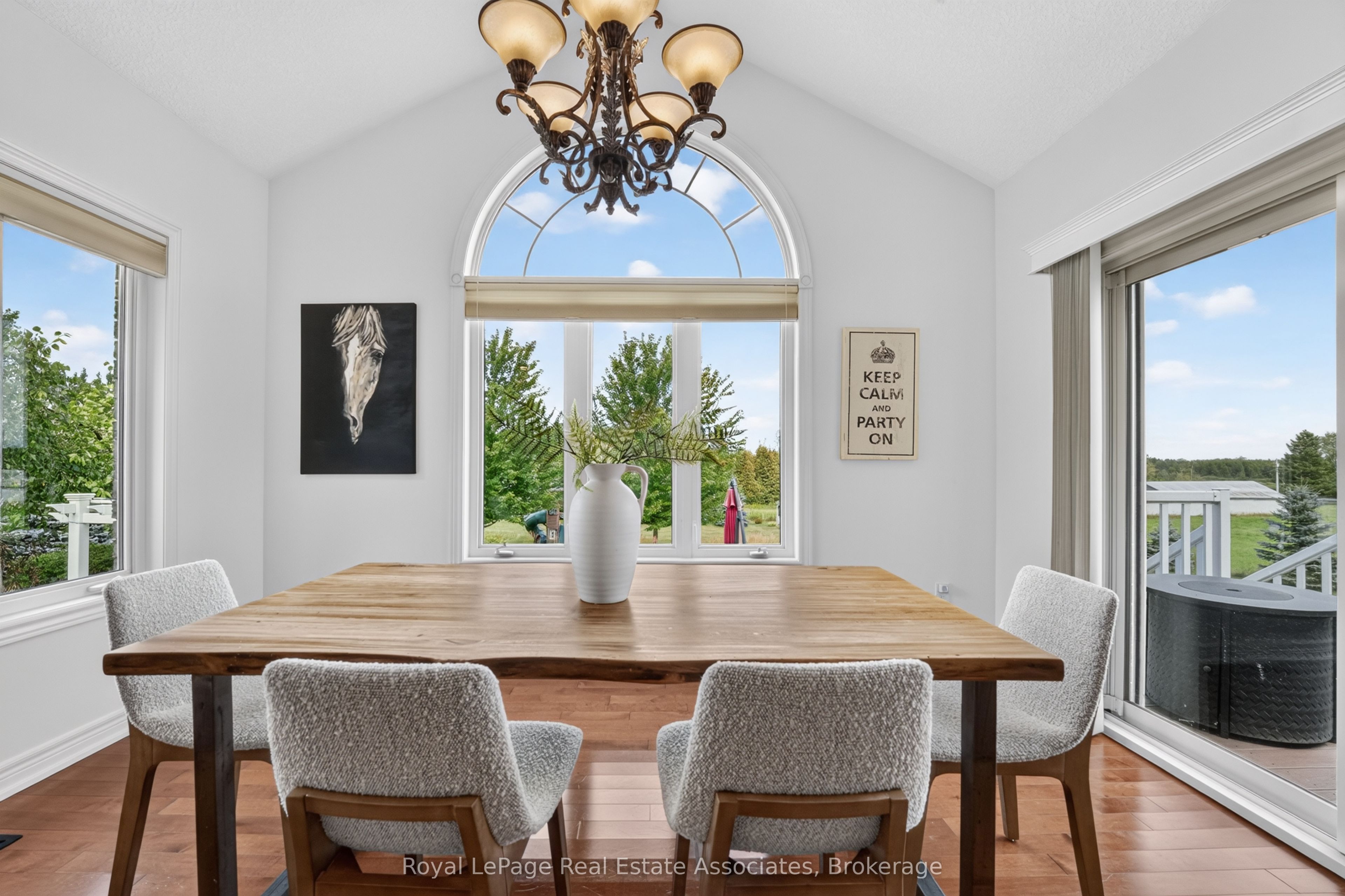5767 Tenth Line Property Photo 14