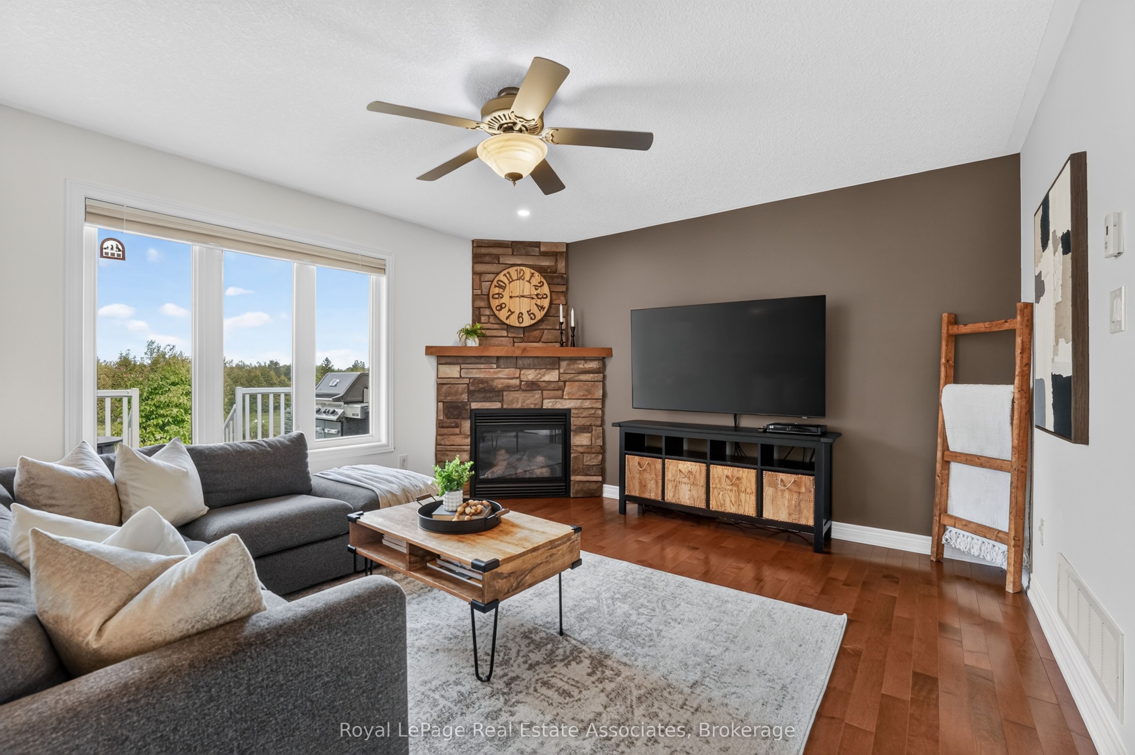 5767 Tenth Line Property Photo 17