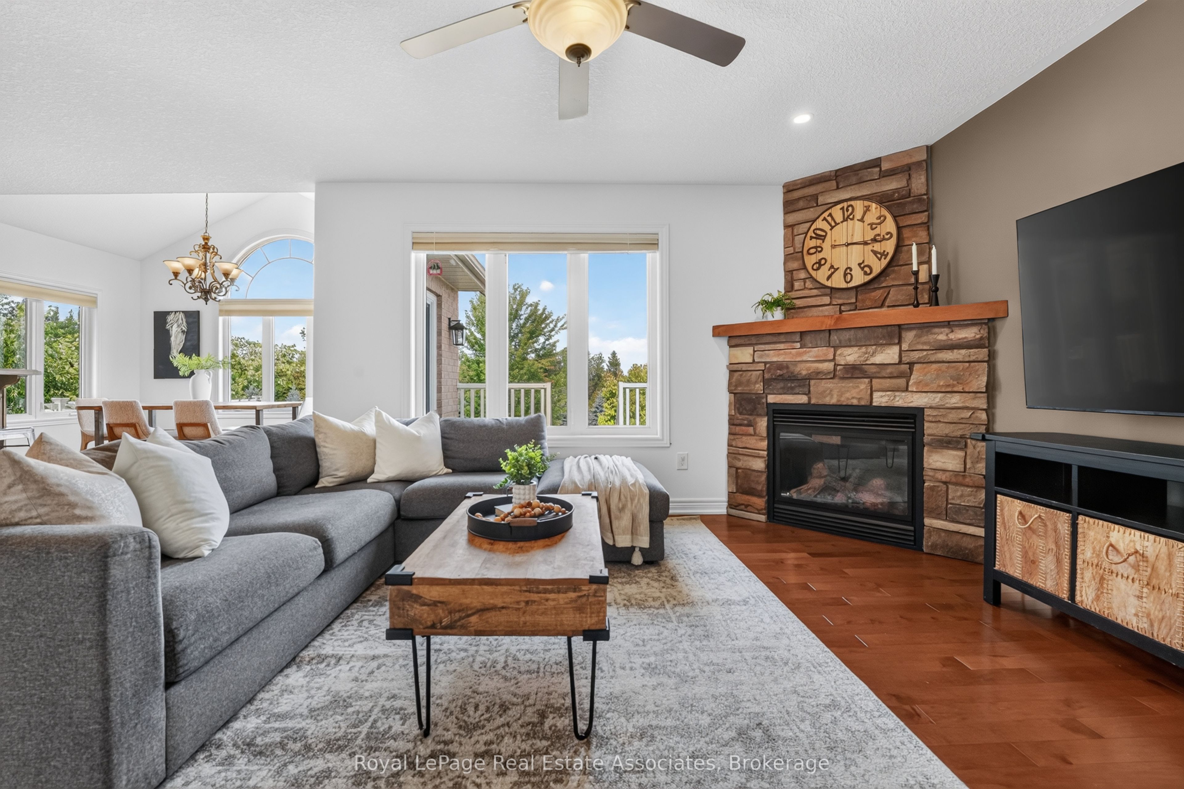 5767 Tenth Line Property Photo 19