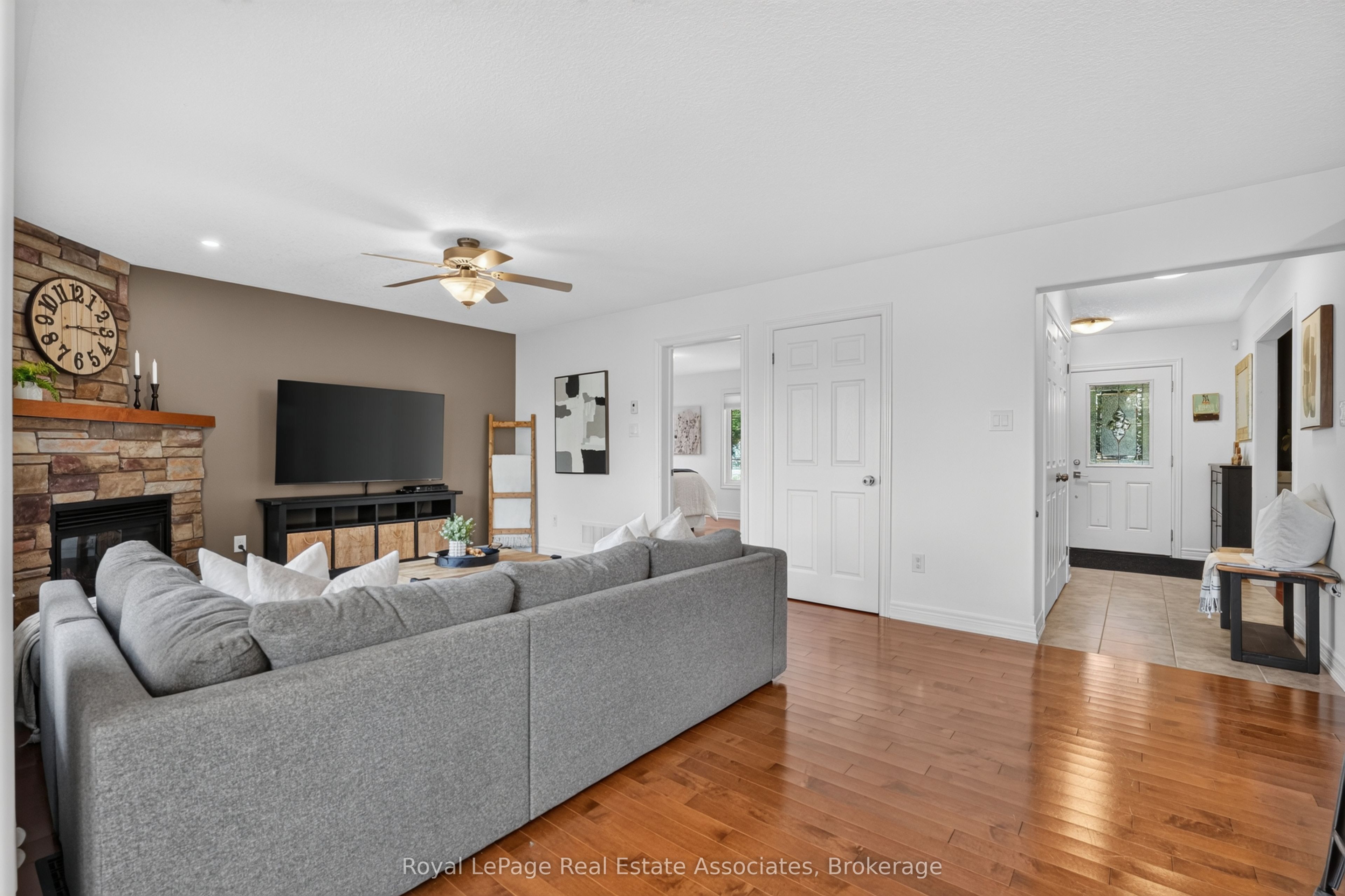 5767 Tenth Line Property Photo 20