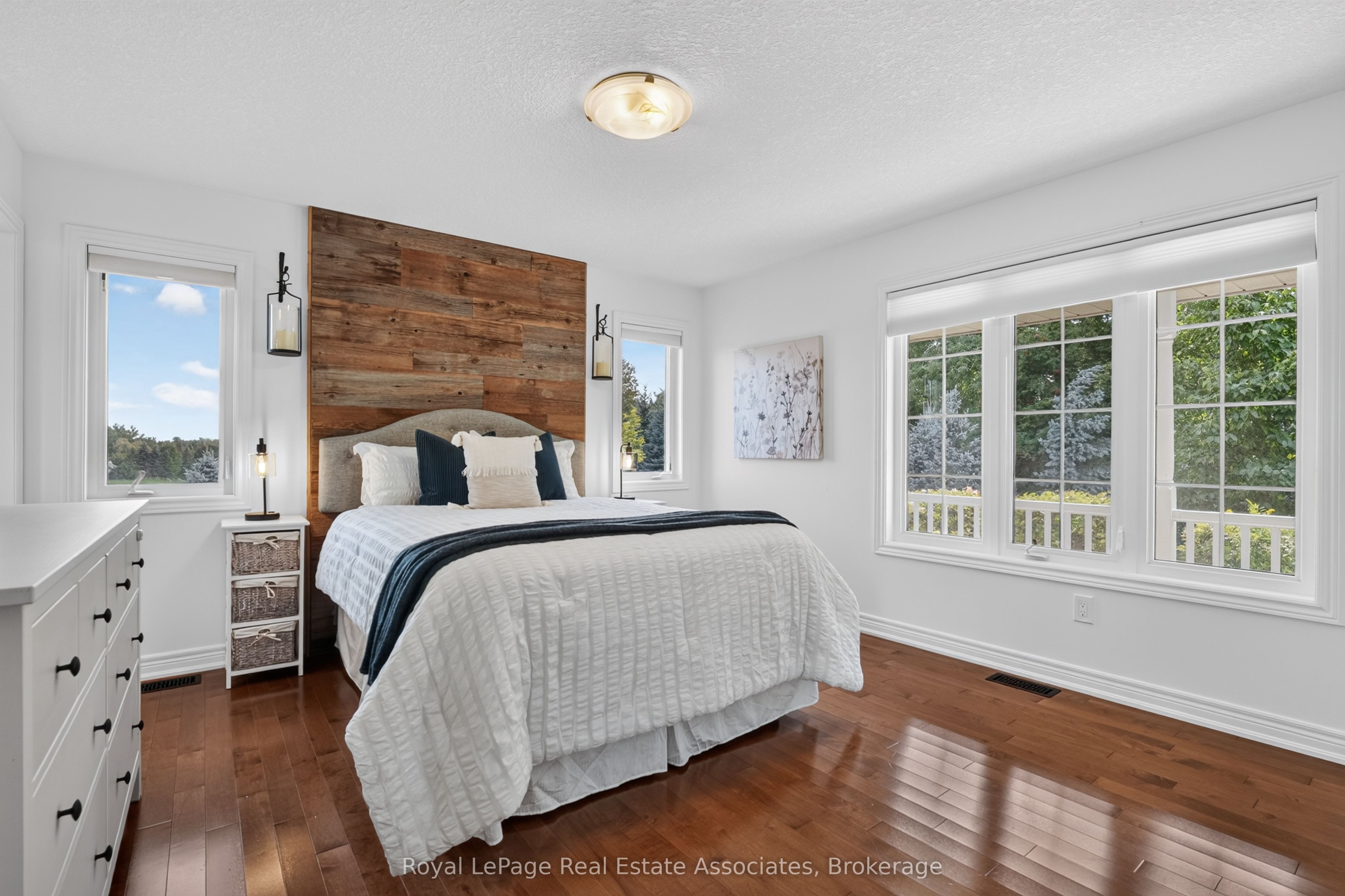 5767 Tenth Line Property Photo 21