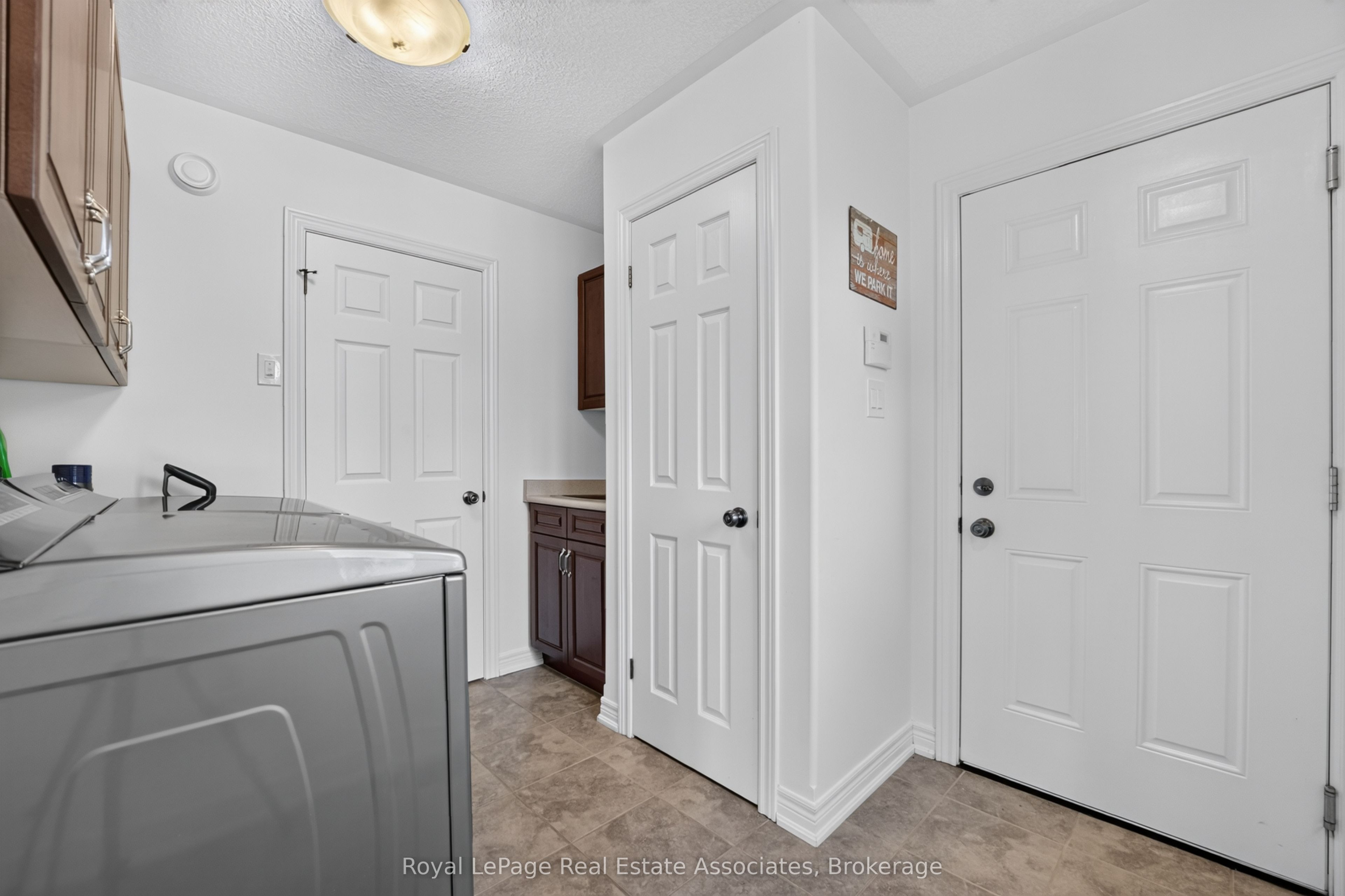 5767 Tenth Line Property Photo 25