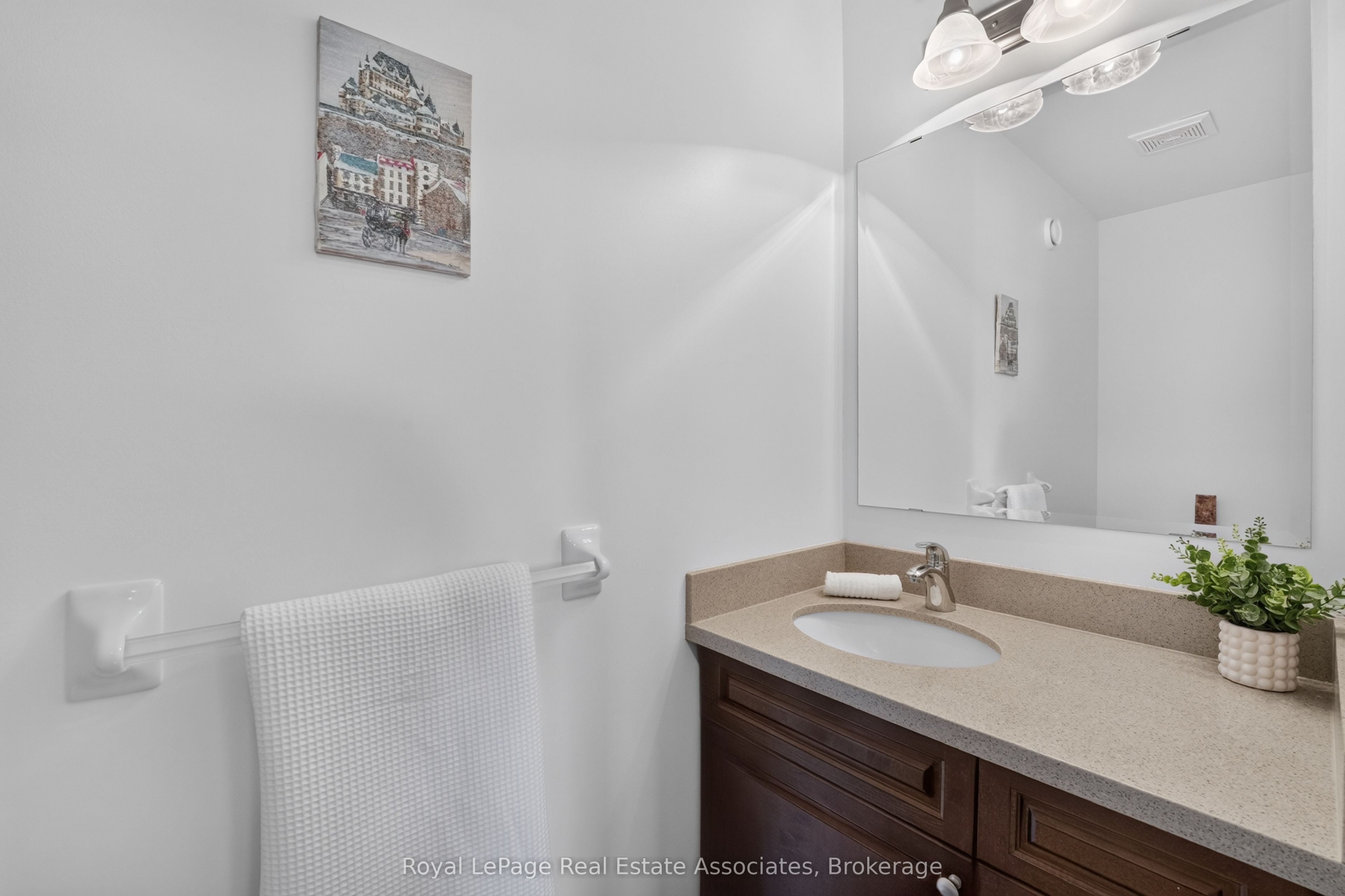 5767 Tenth Line Property Photo 26