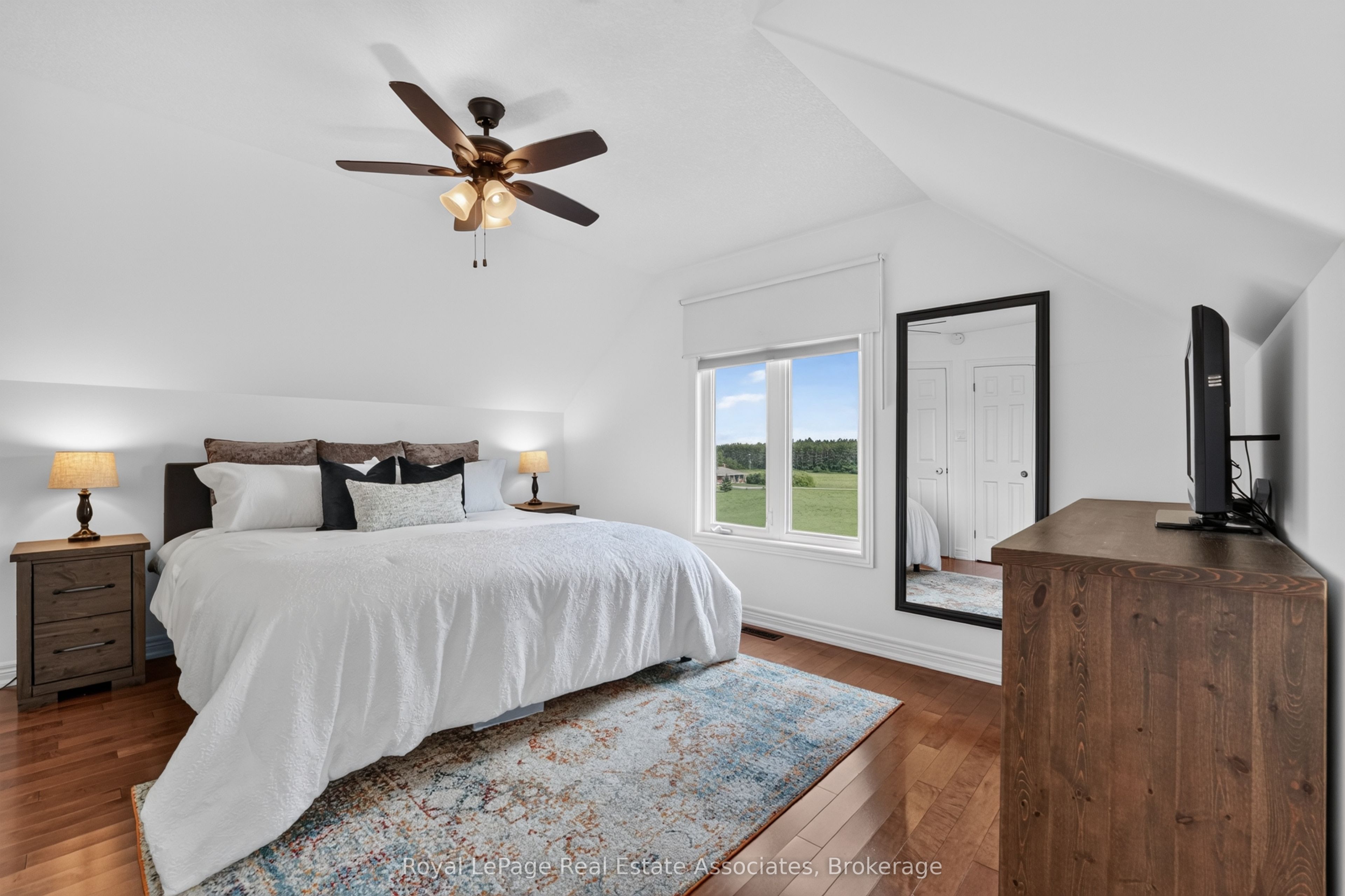 5767 Tenth Line Property Photo 29