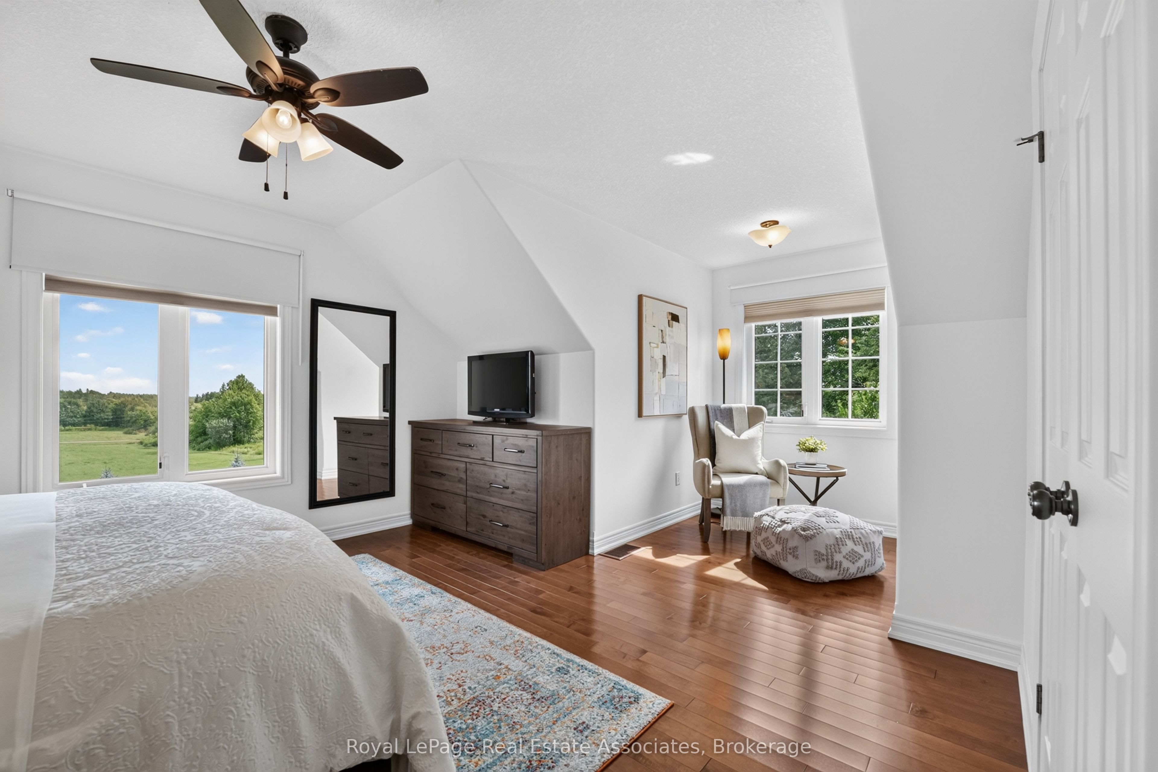 5767 Tenth Line Property Photo 30