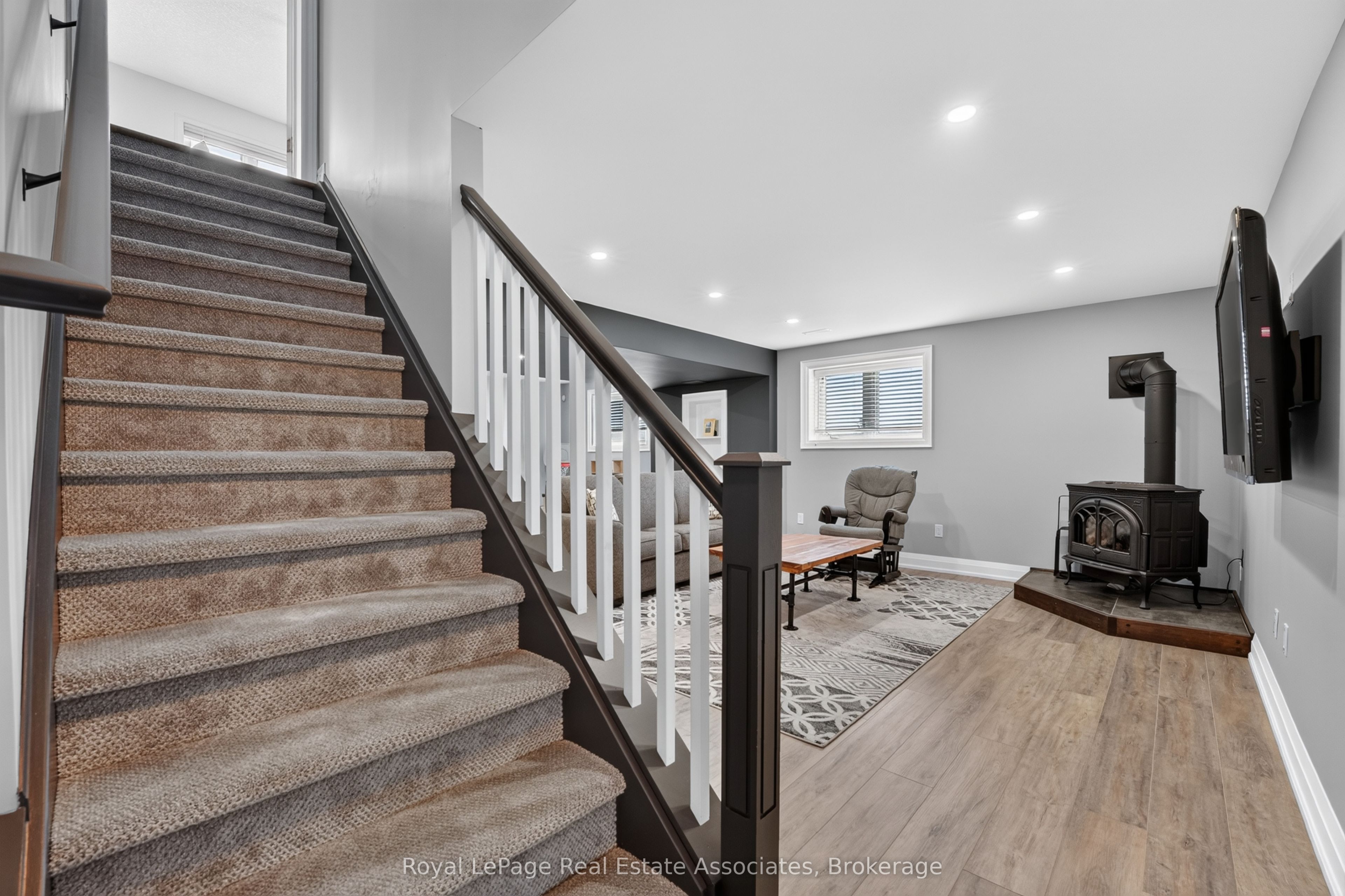 5767 Tenth Line Property Photo 34