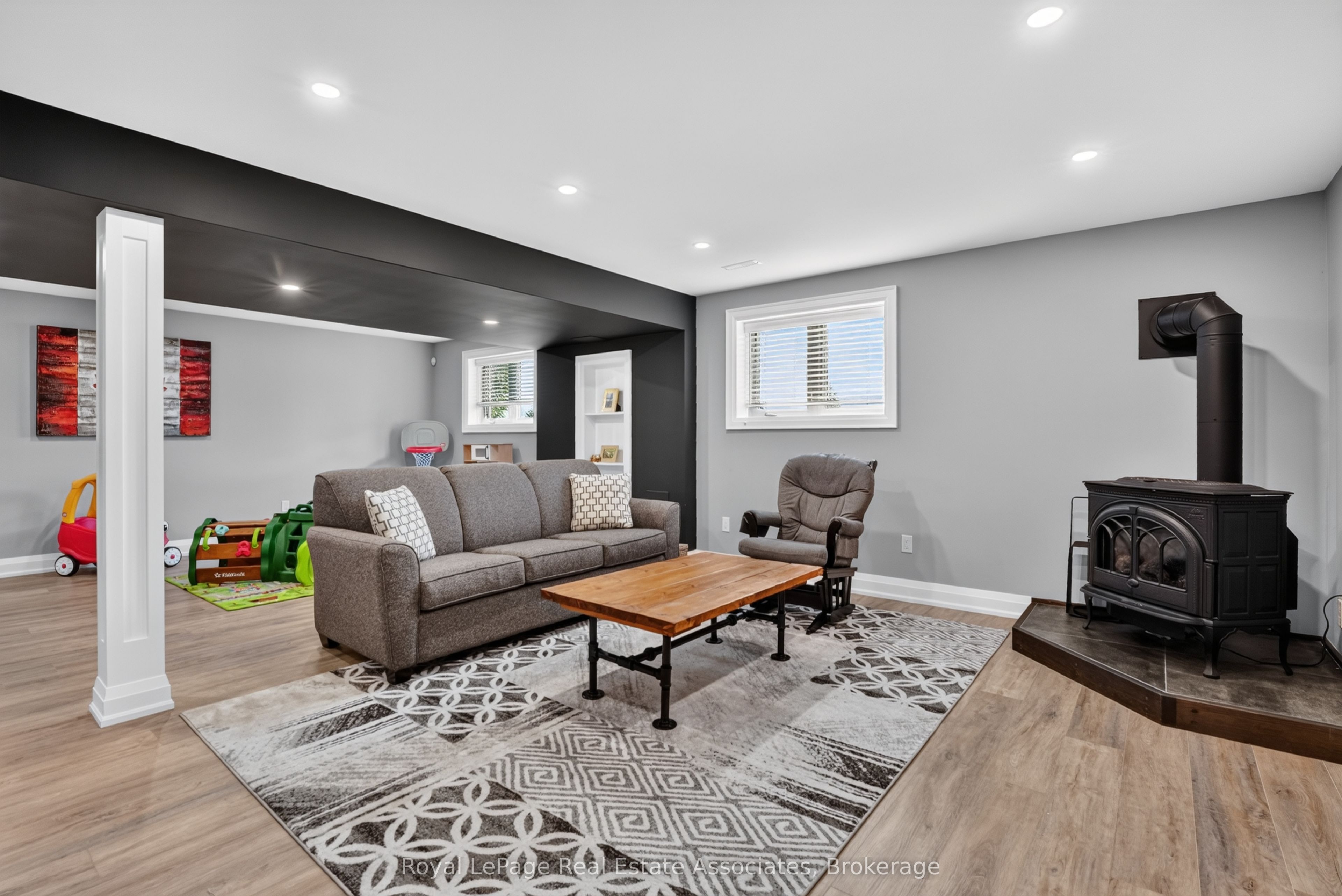 5767 Tenth Line Property Photo 35