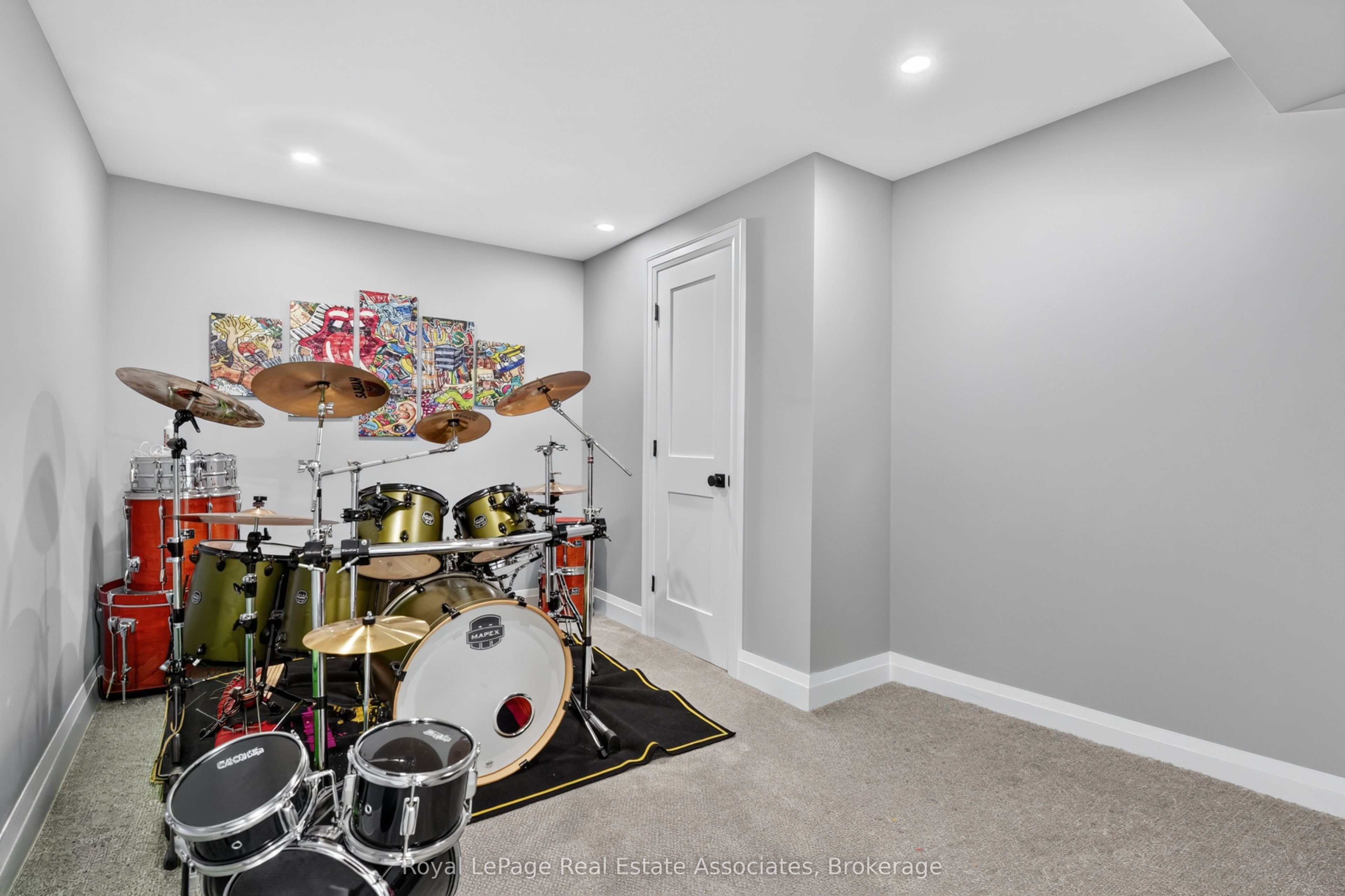 5767 Tenth Line Property Photo 40