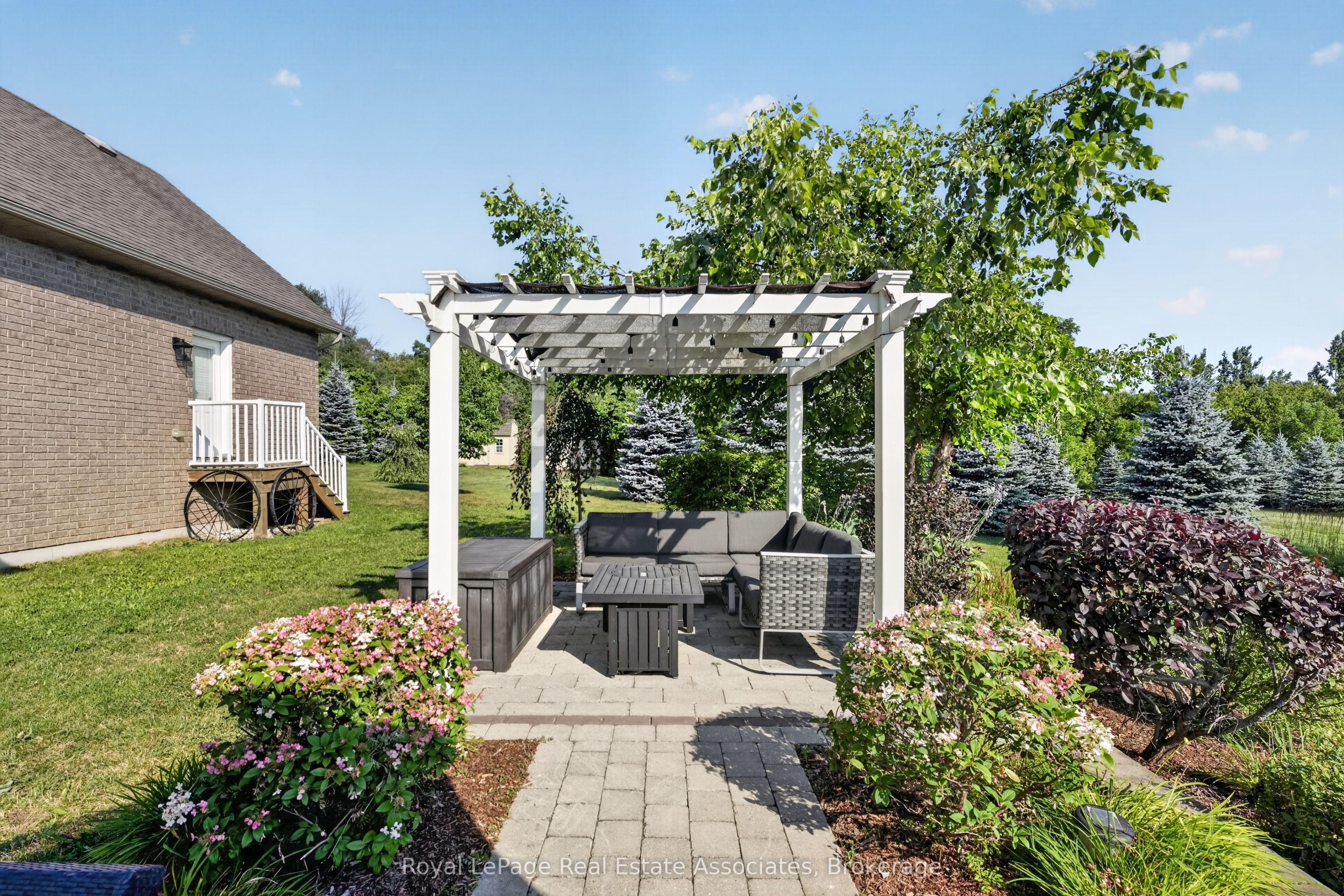 5767 Tenth Line Property Photo 47
