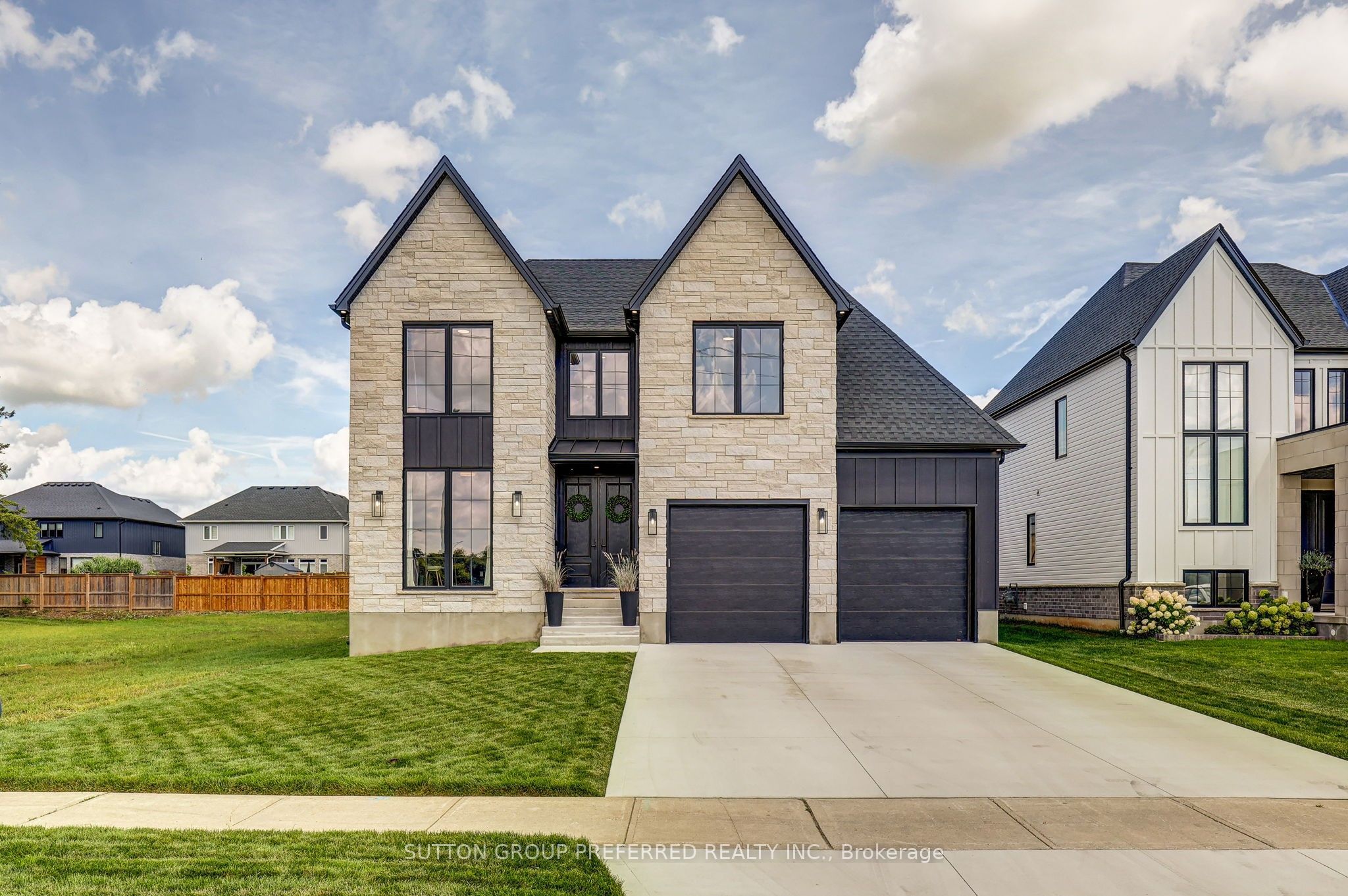 154910 15th Line Property Photo 1