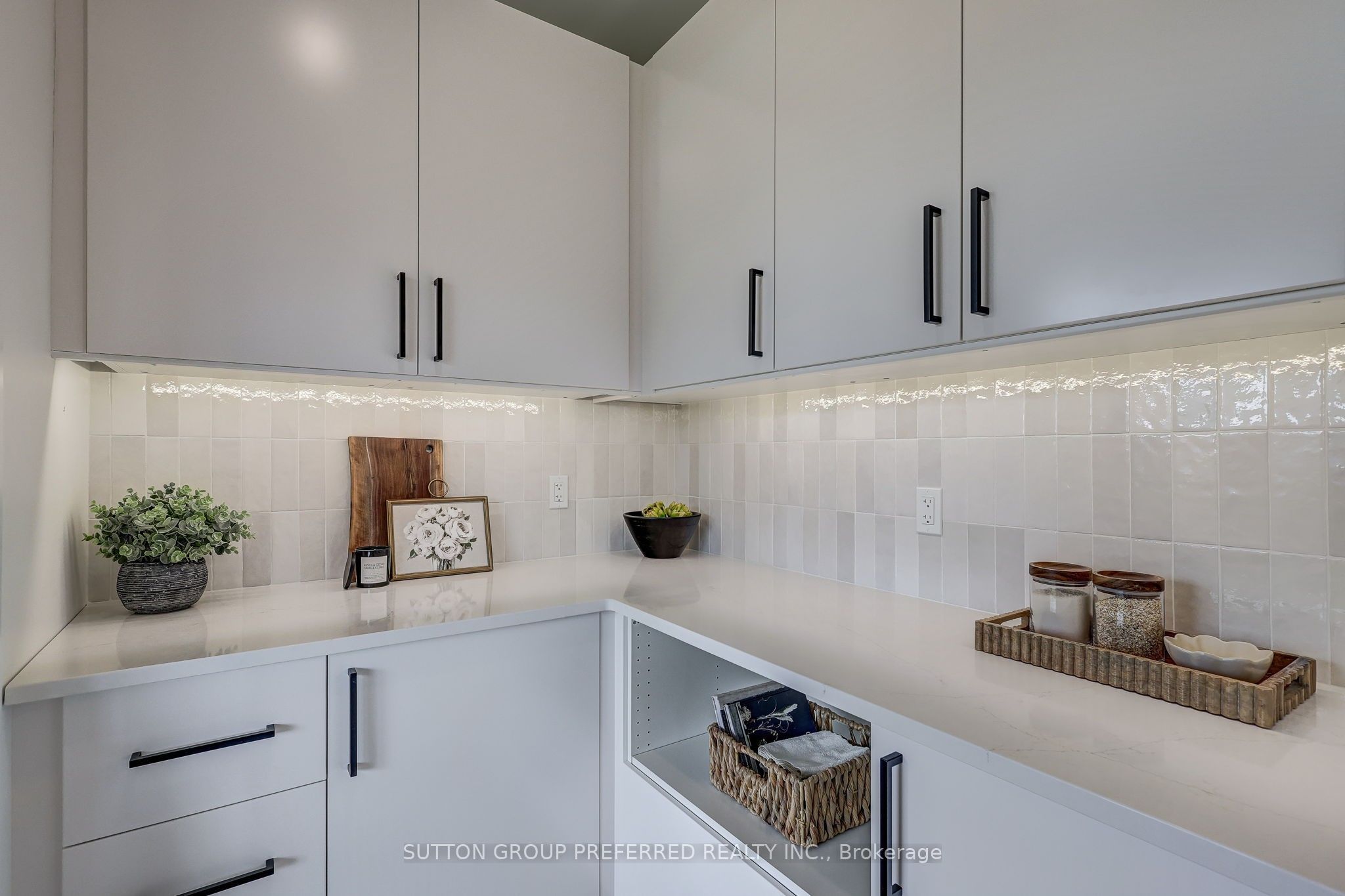 154910 15th Line Property Photo 16