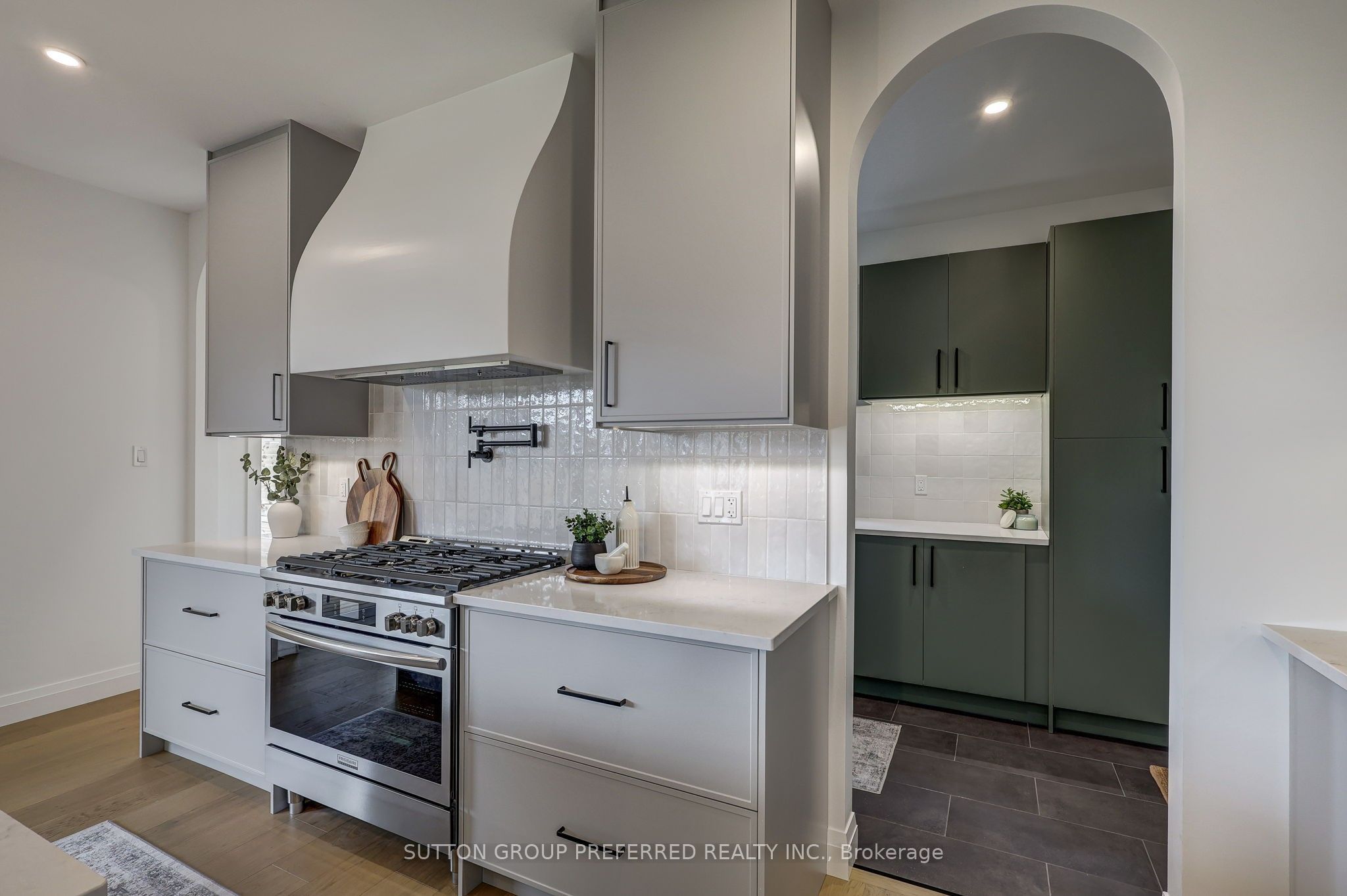 154910 15th Line Property Photo 20