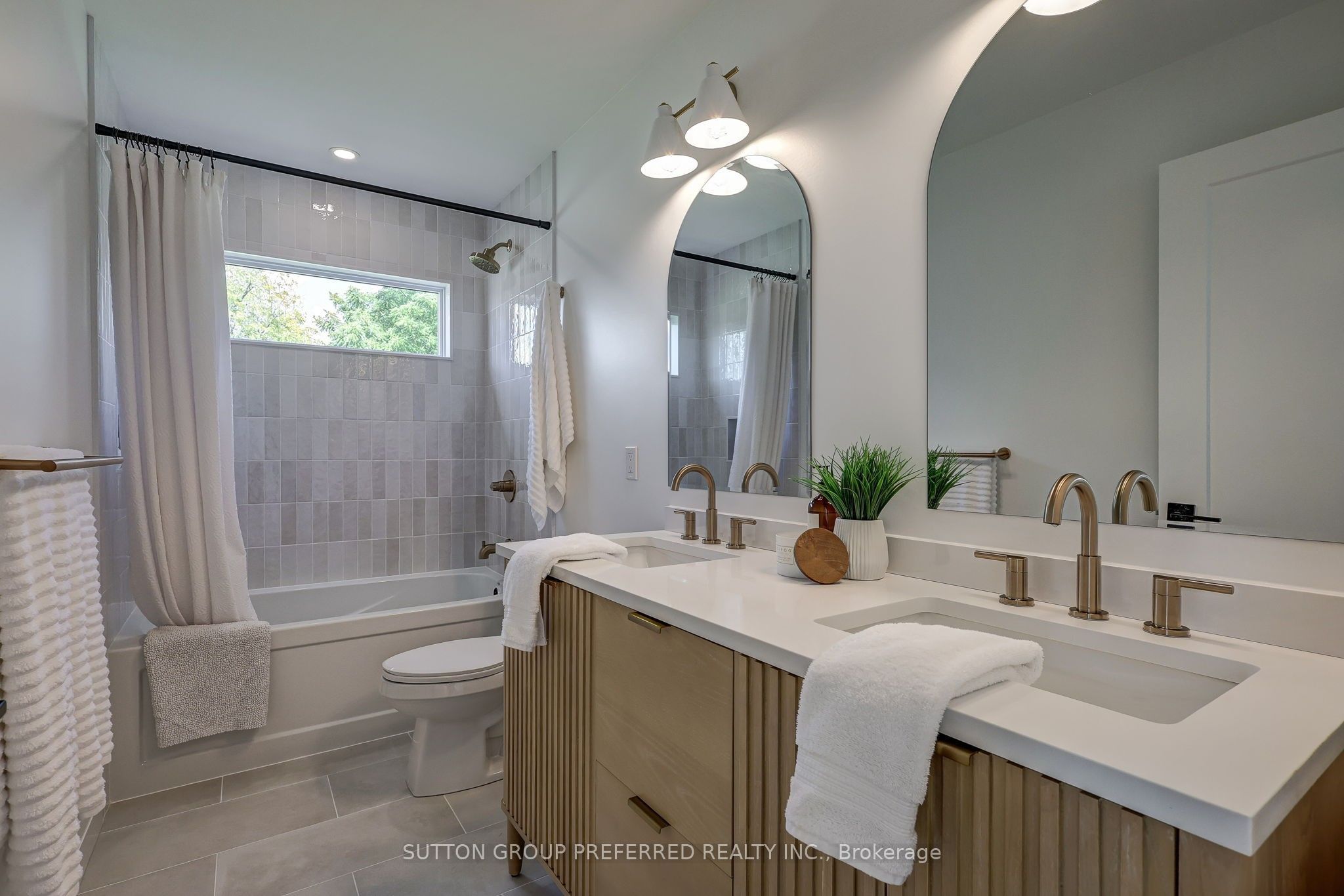 154910 15th Line Property Photo 30