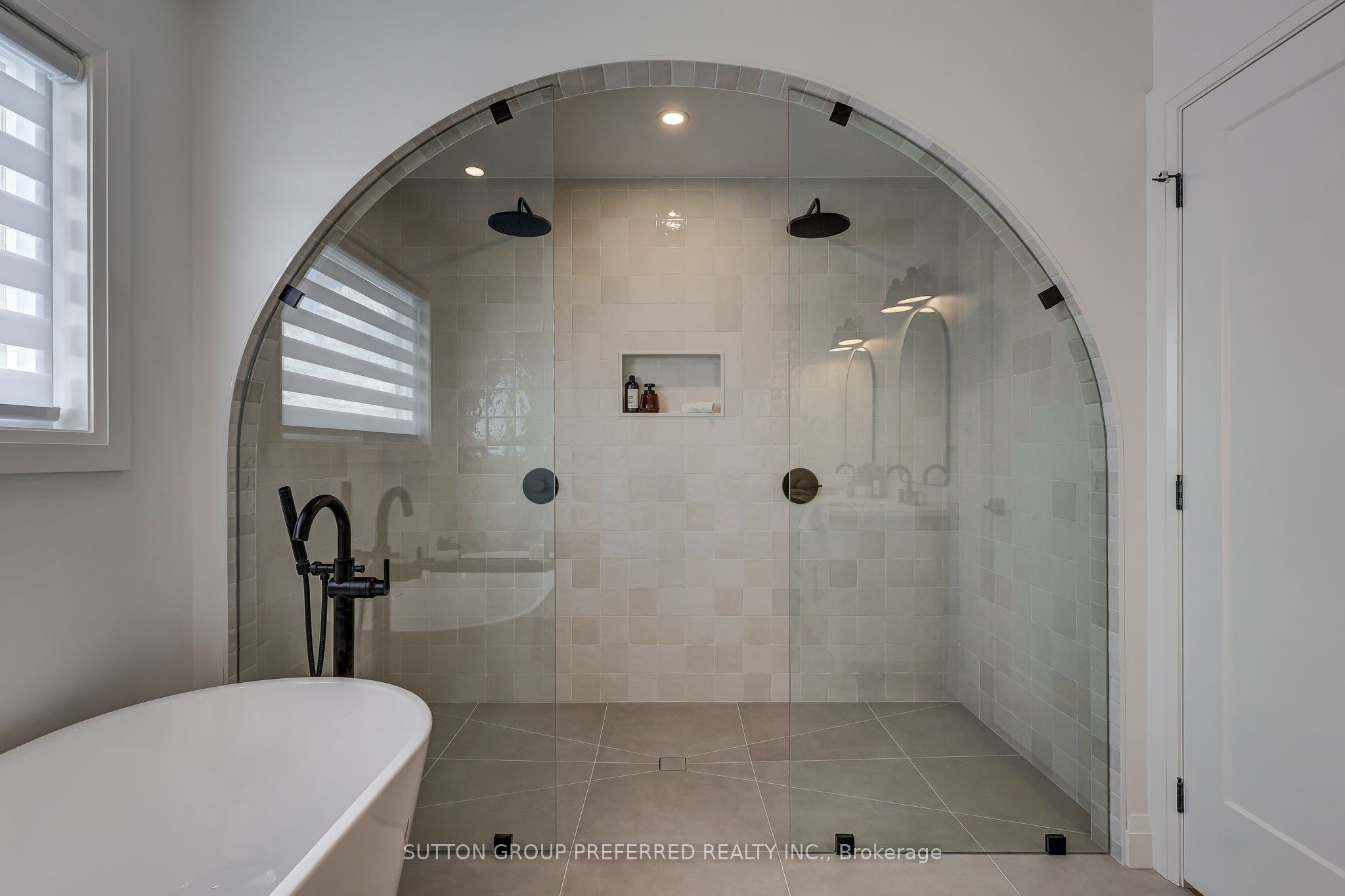154910 15th Line Property Photo 37