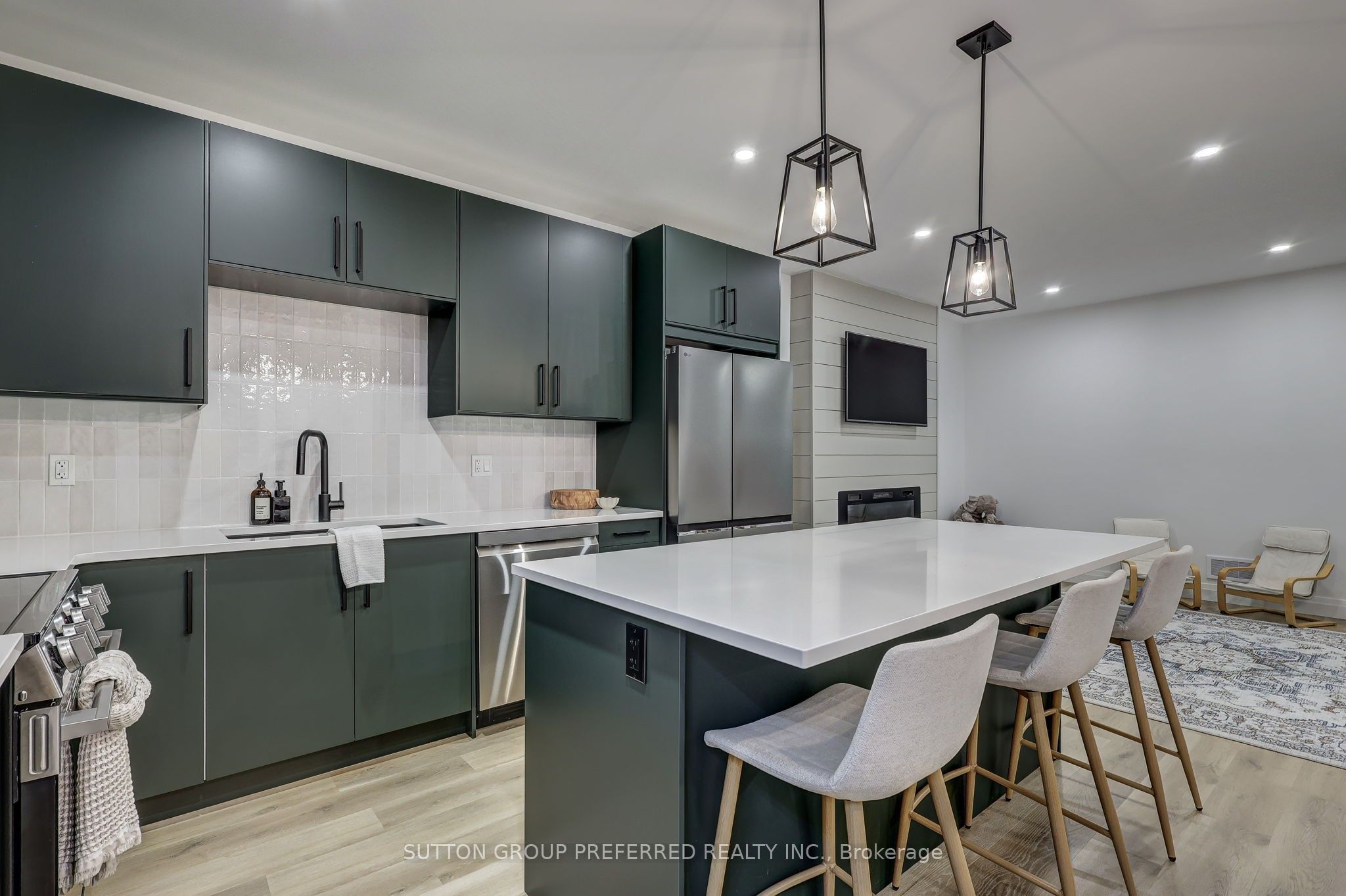 154910 15th Line Property Photo 43