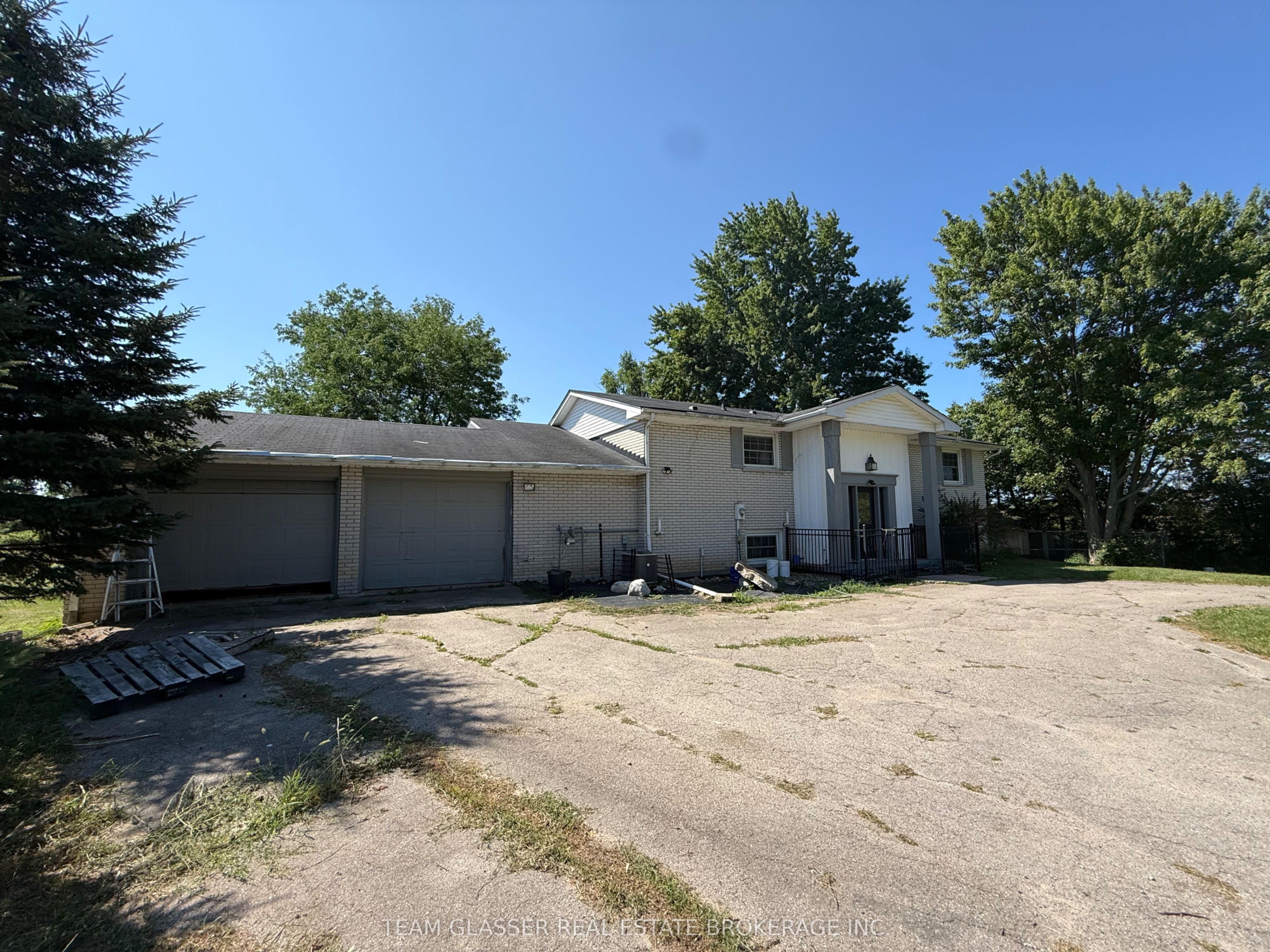 7395 Westminster Drive Property Photo 3