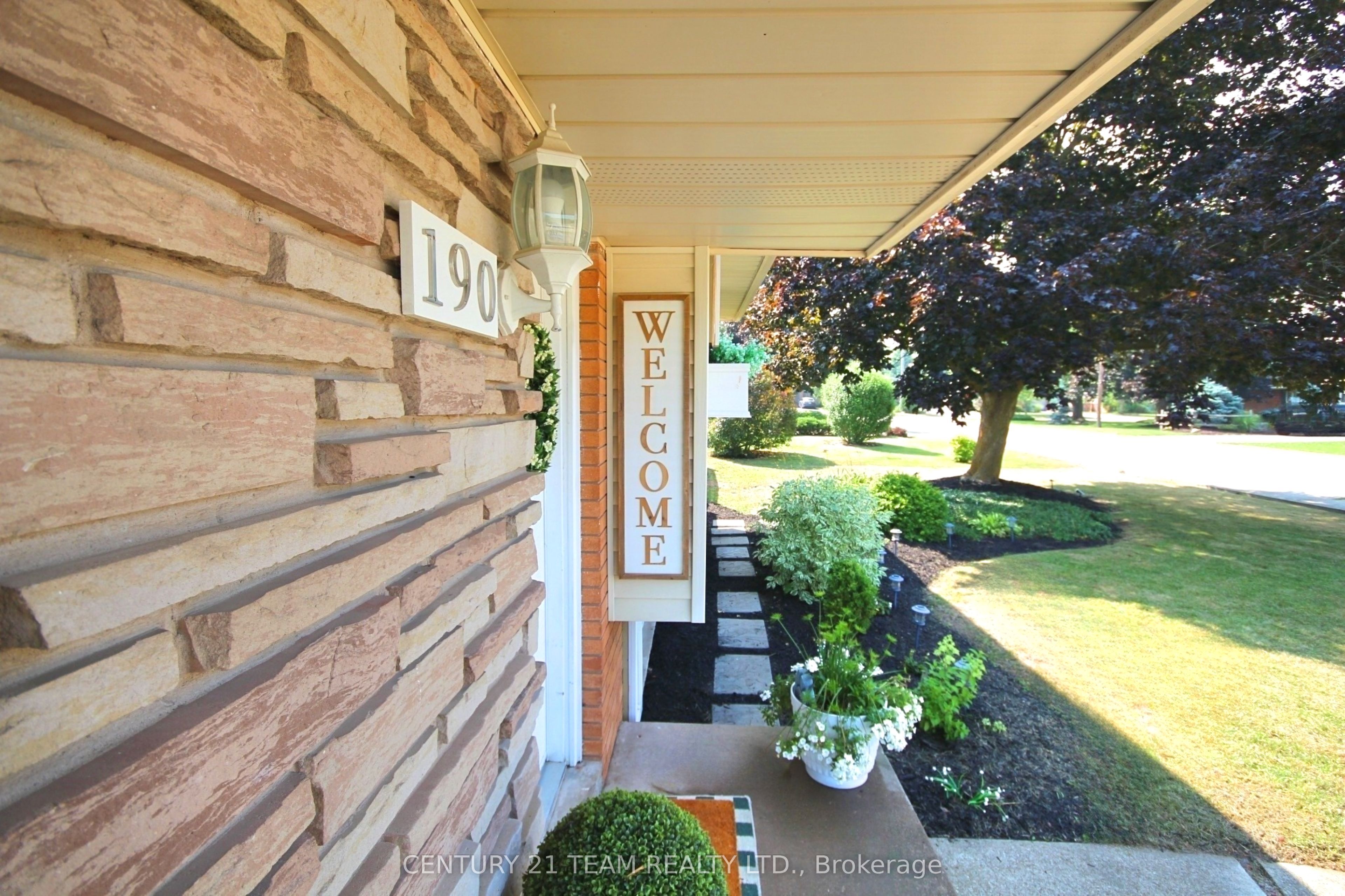 190 Margaret Street Property Photo 2
