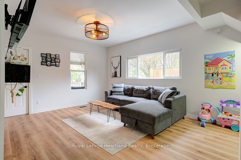 166 Goderich Street W Property Photo 8
