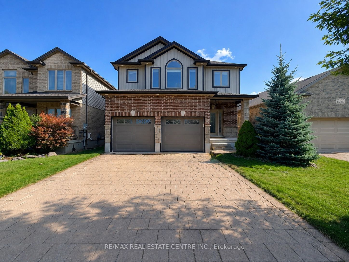 1029 Moy Crescent Property Photo 2
