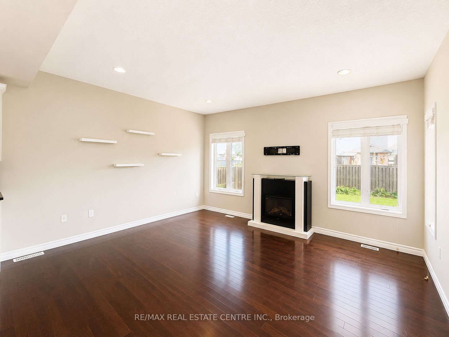 1029 Moy Crescent Property Photo 15