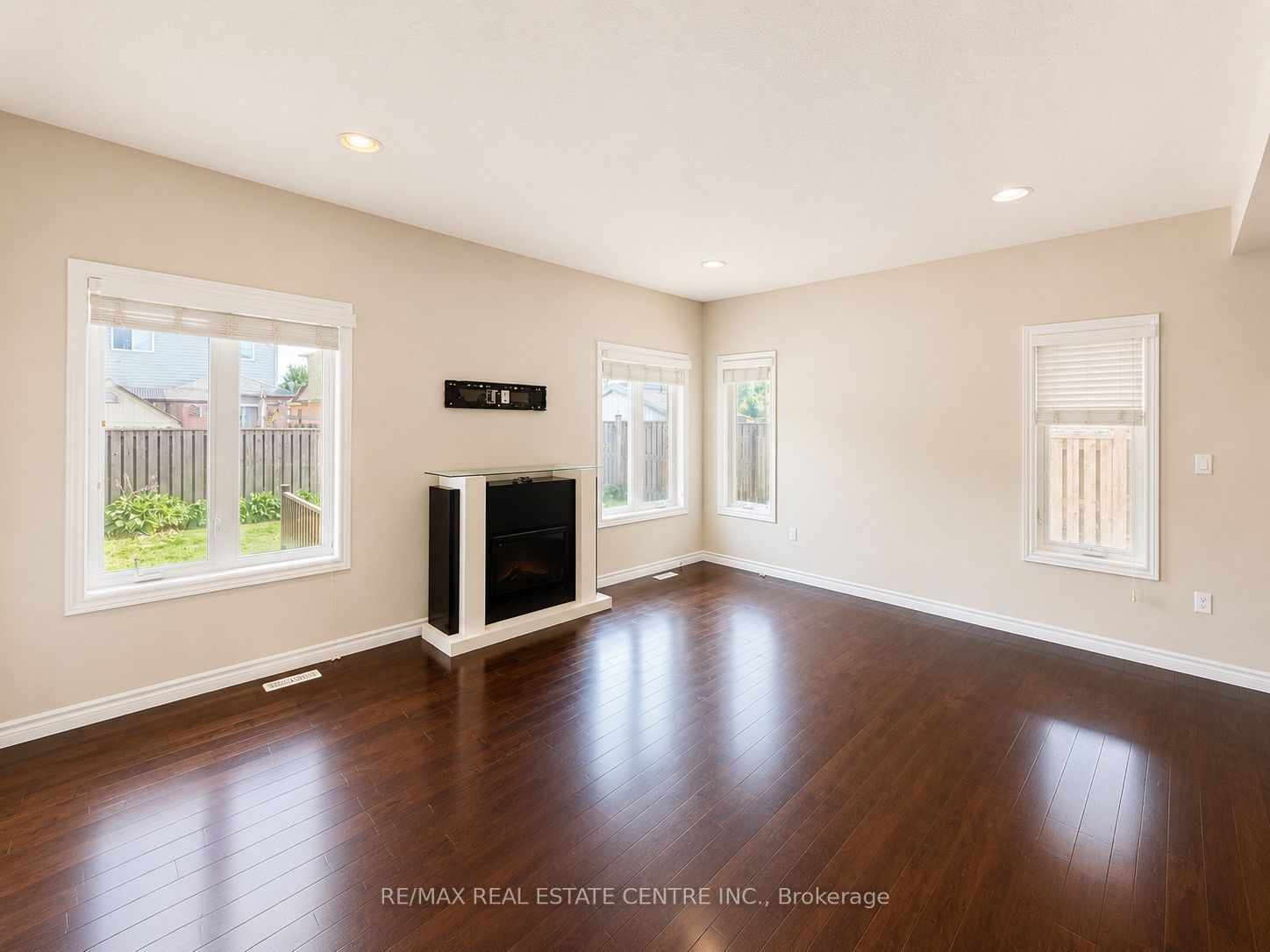 1029 Moy Crescent Property Photo 16