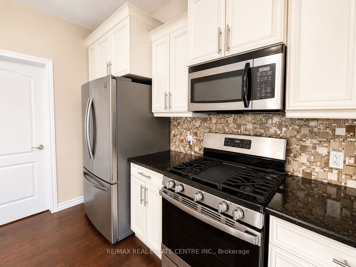 1029 Moy Crescent Property Photo 22