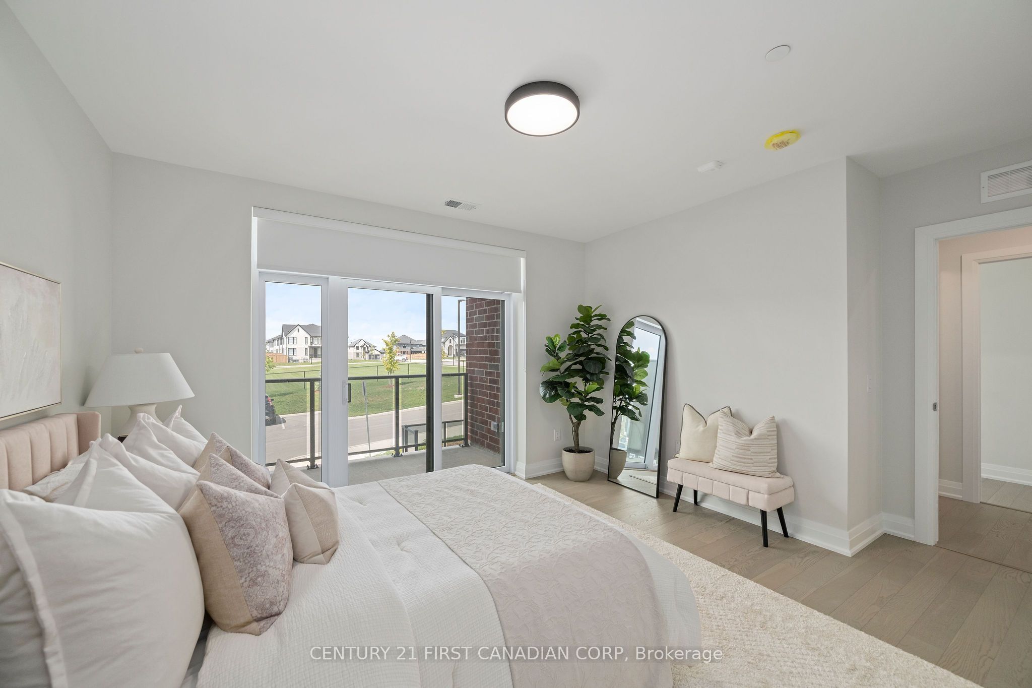 1560 Upper West Avenue 203 Property Photo 8