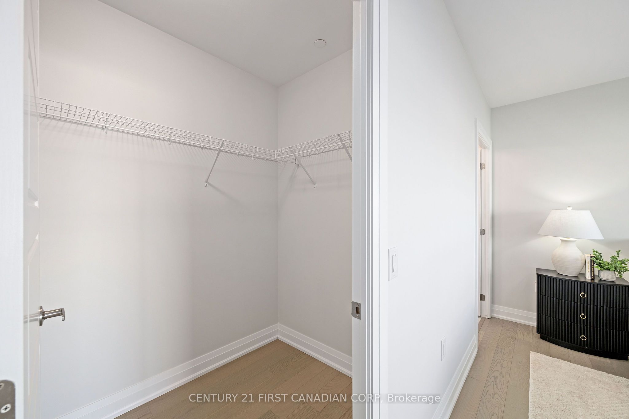 1560 Upper West Avenue 203 Property Photo 10