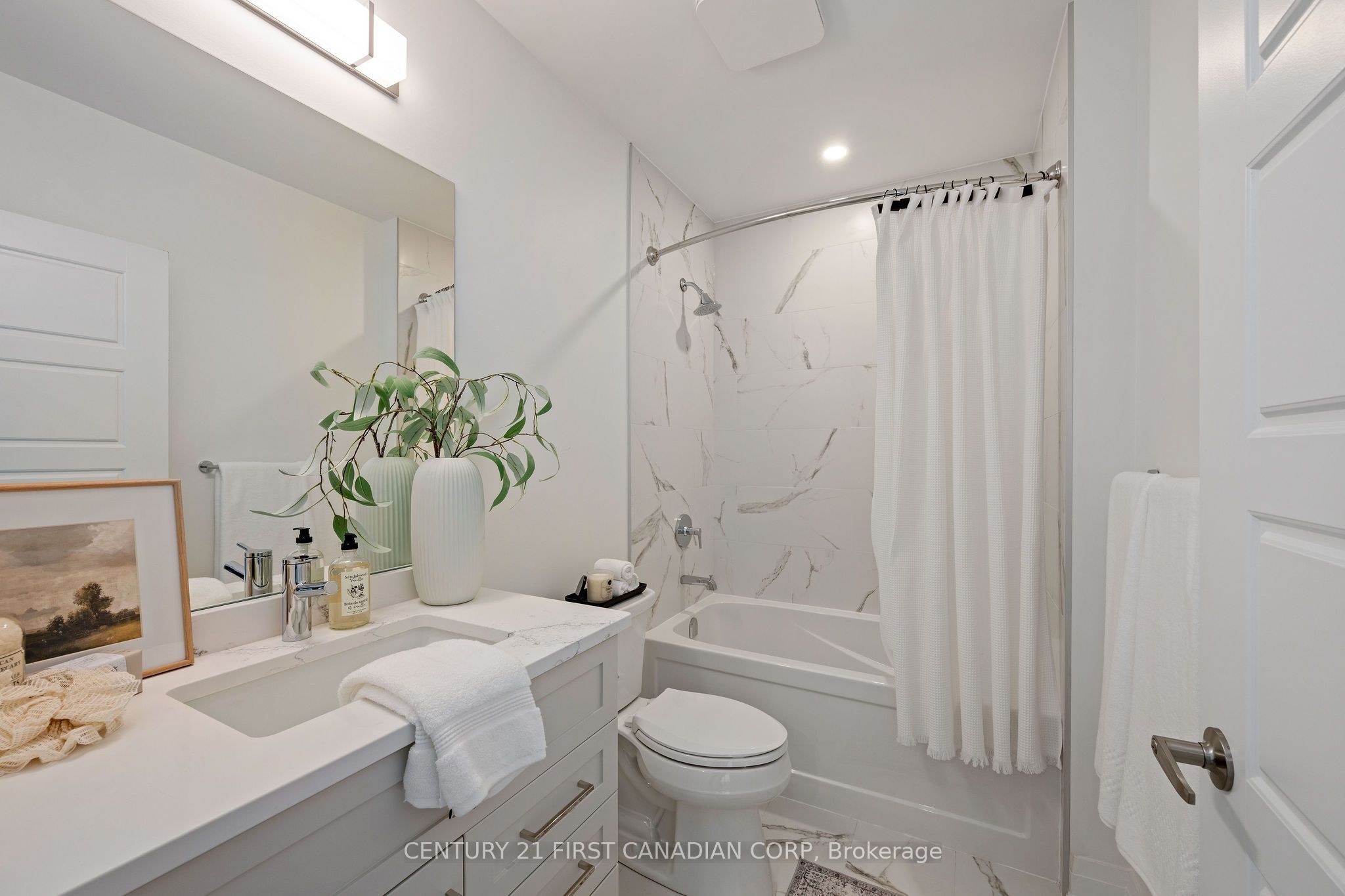 1560 Upper West Avenue 203 Property Photo 14