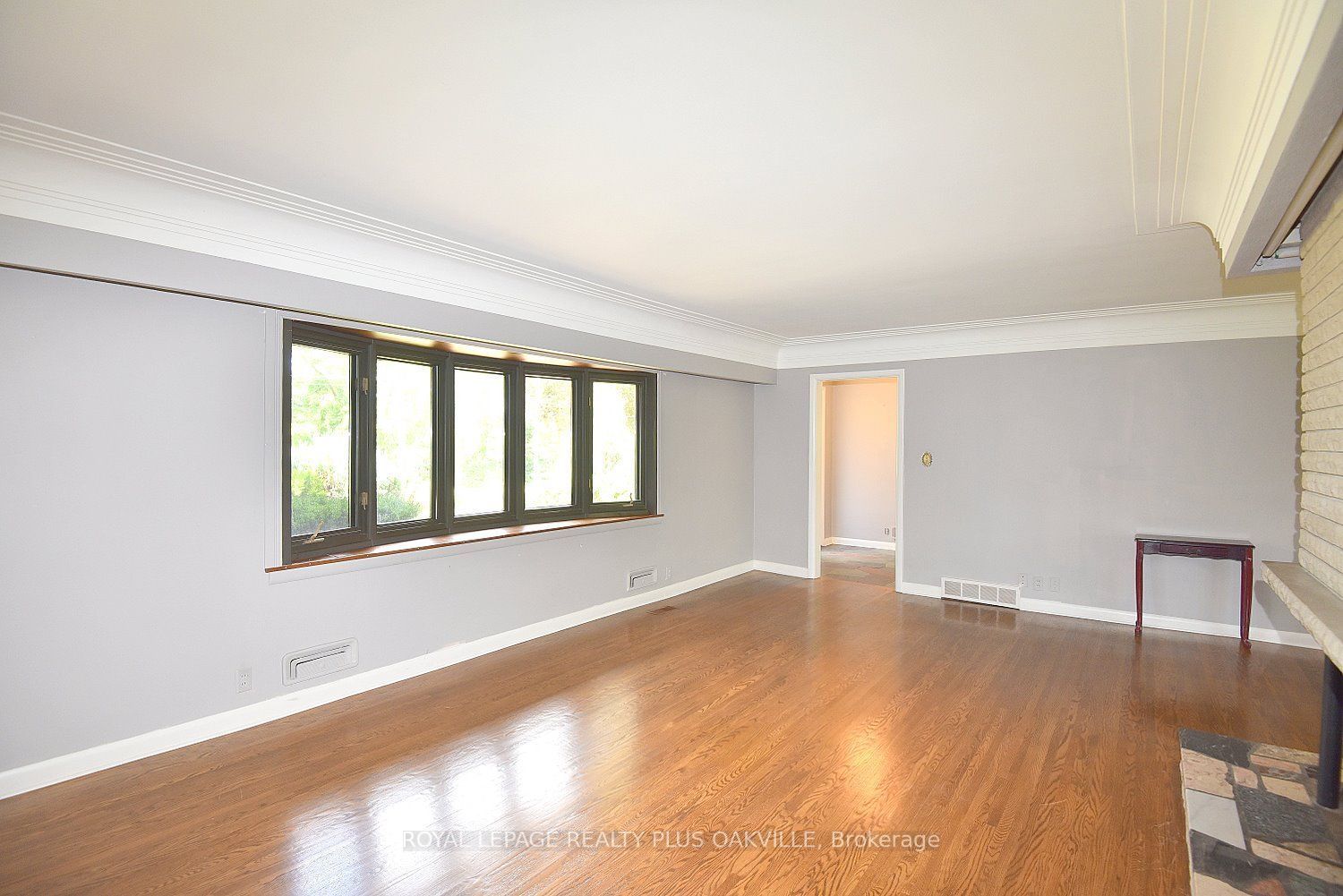 298 Pottruff Road N Property Photo 8