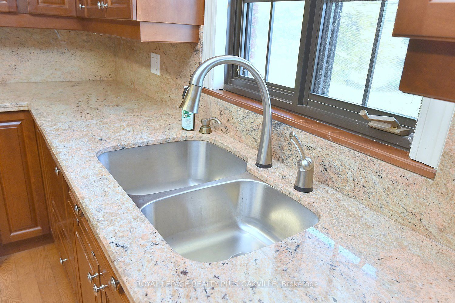 298 Pottruff Road N Property Photo 15